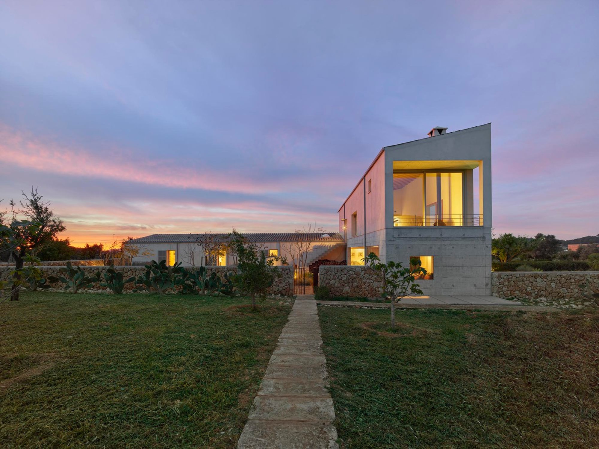 Finca Son Daros House: A Contemporary Mallorcan Farm Retreat by Molestina Architekten + Stadtplanung