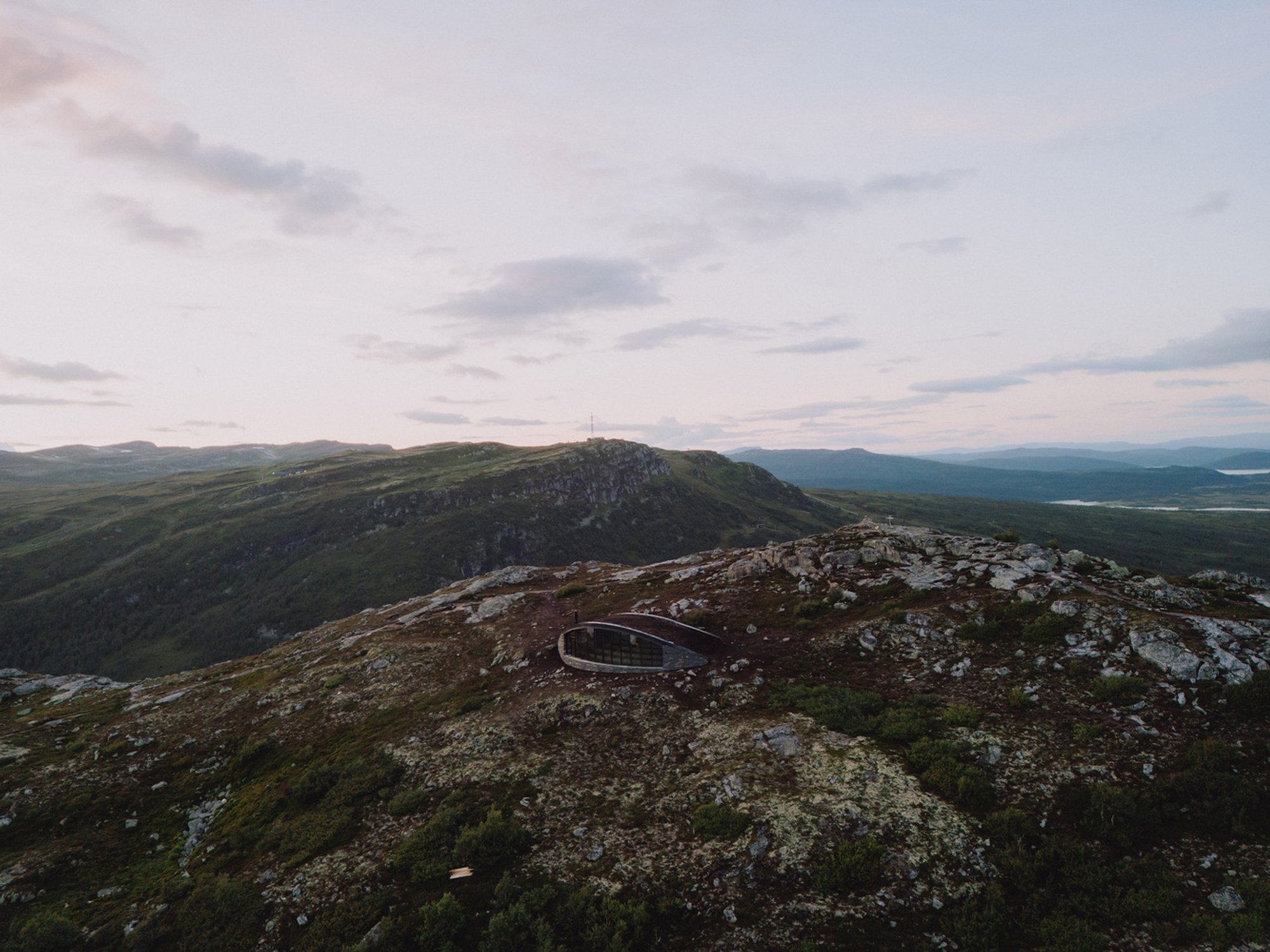 Day-Trip Cabin Hovdenuten by Aksent arkitekter AS