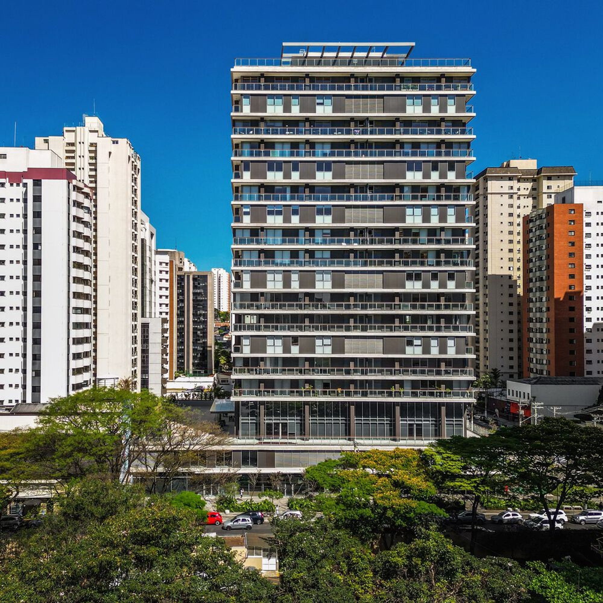 Crona 665 Building by Andrade Morettin Arquitetos Associados