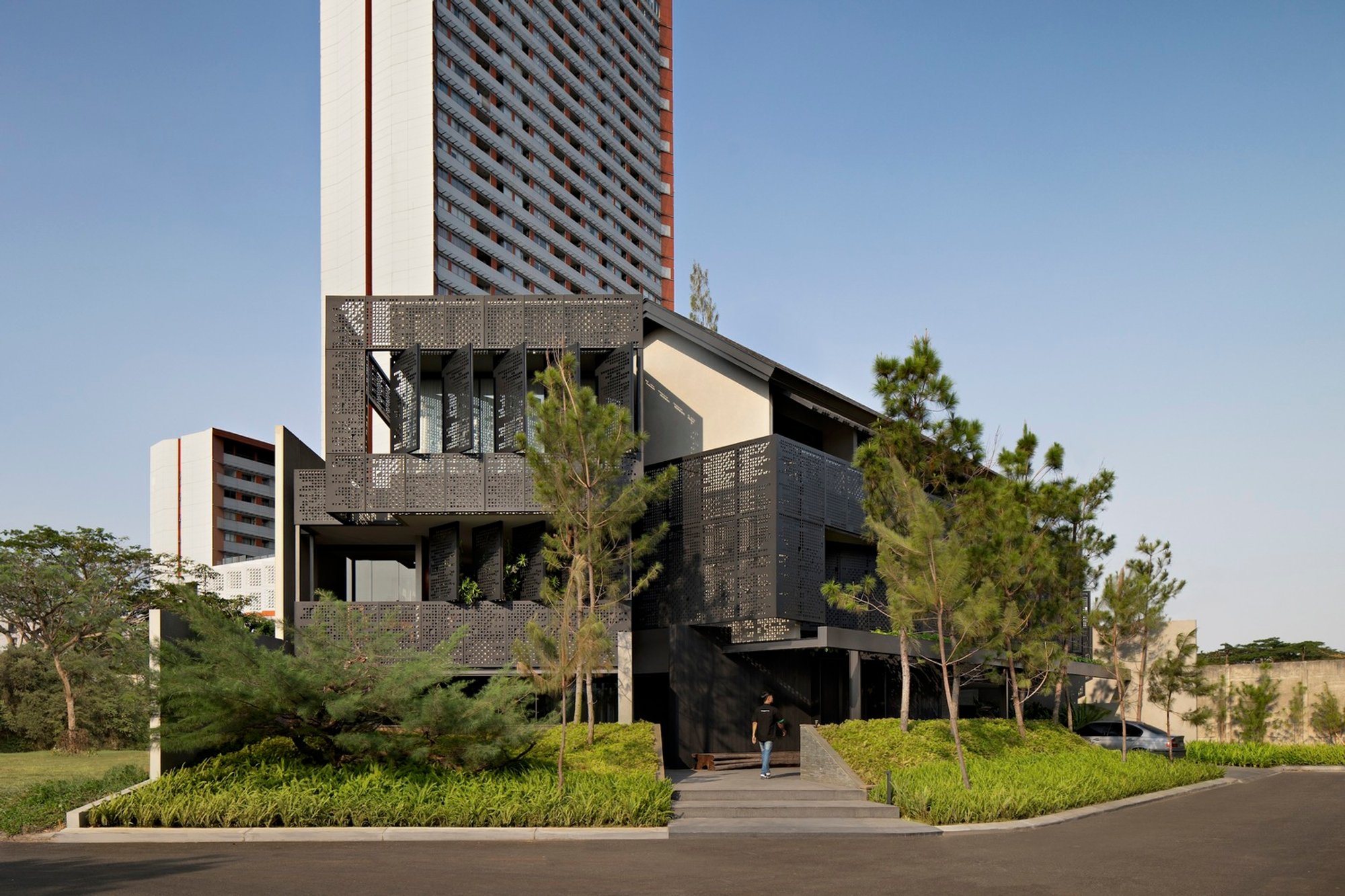 KC House by Wahana Architects: A Three-Story Pentagonal Residence in Tangerang, Indonesia