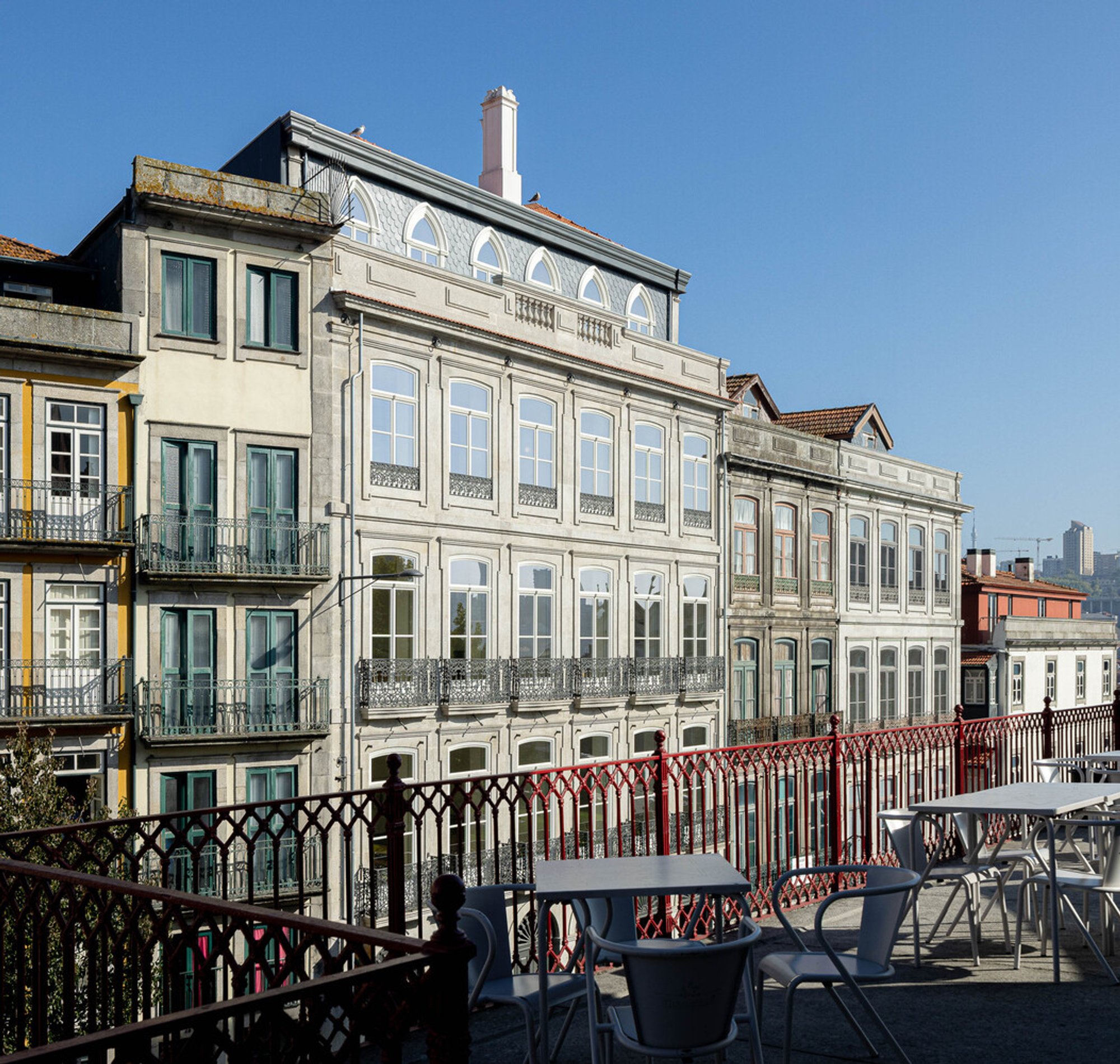 Mouzinho da Silveira Building Renovation by Diana Barros Arquitectura