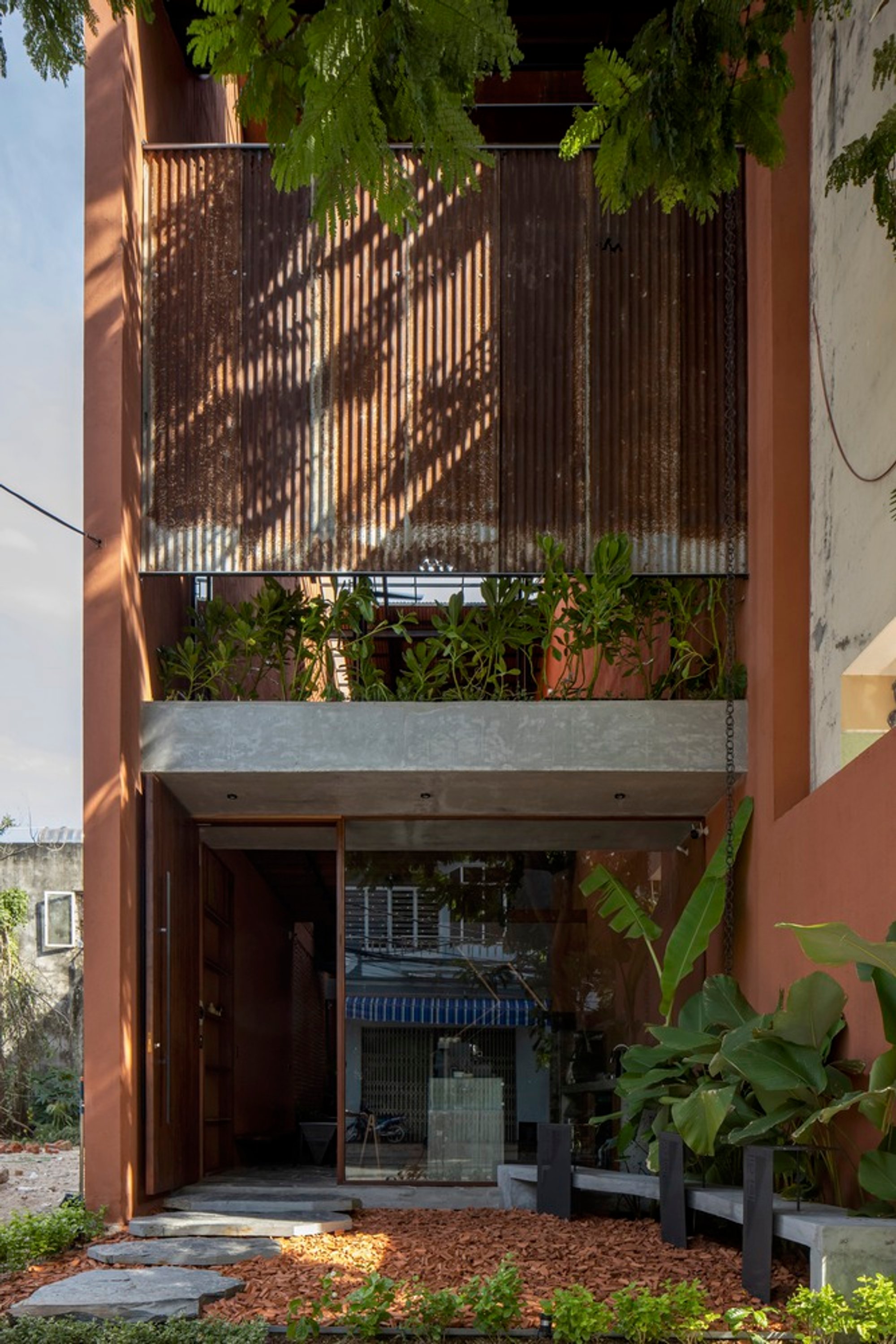 Lei Ơi Cà Phê by TRAN TRUNG Architects: Sustainable Urban Coffee Oasis in Da Nang