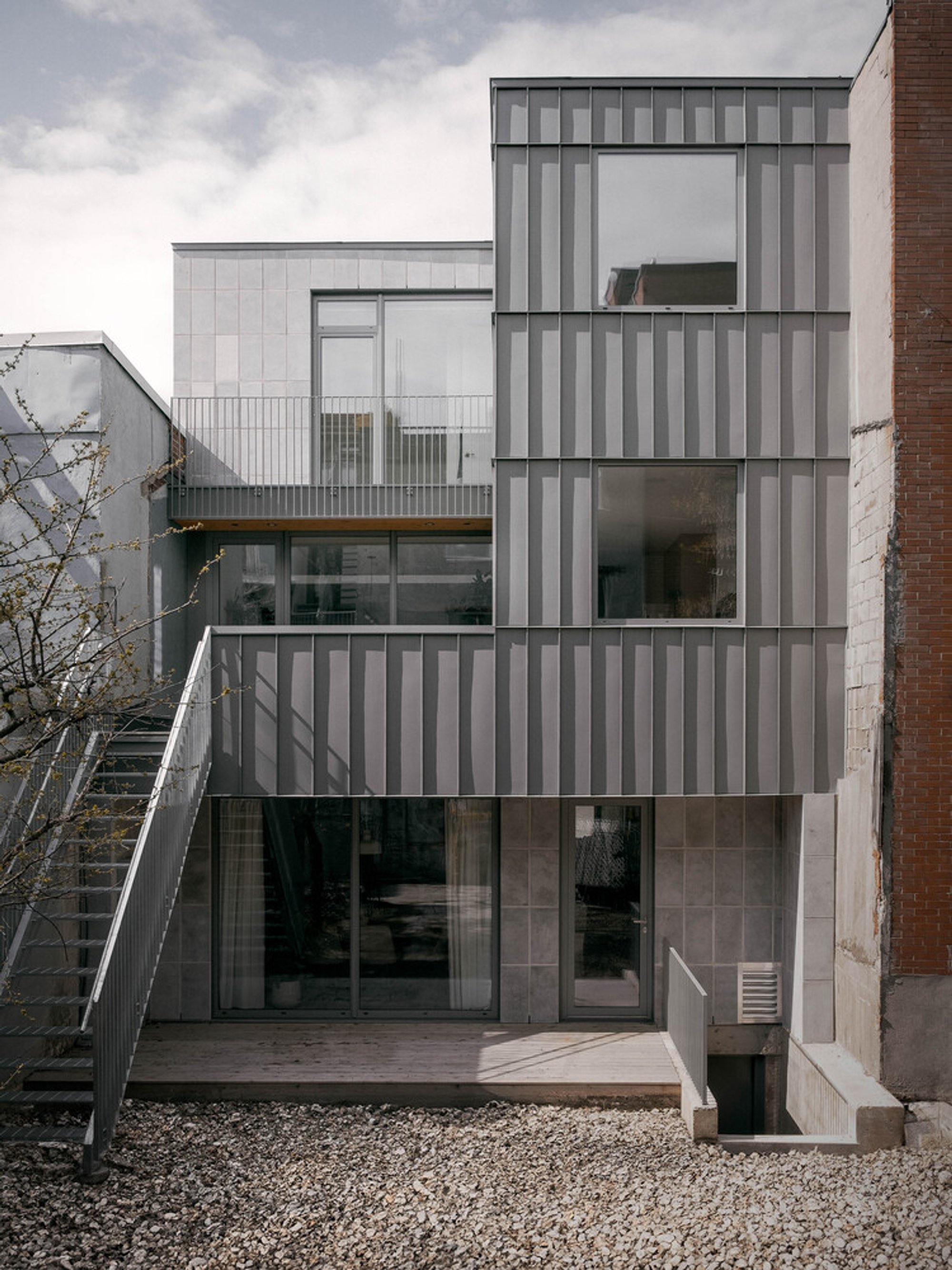 Duplex Clark Residence by Table Architecture: A Harmonious Urban Retreat in Montréal