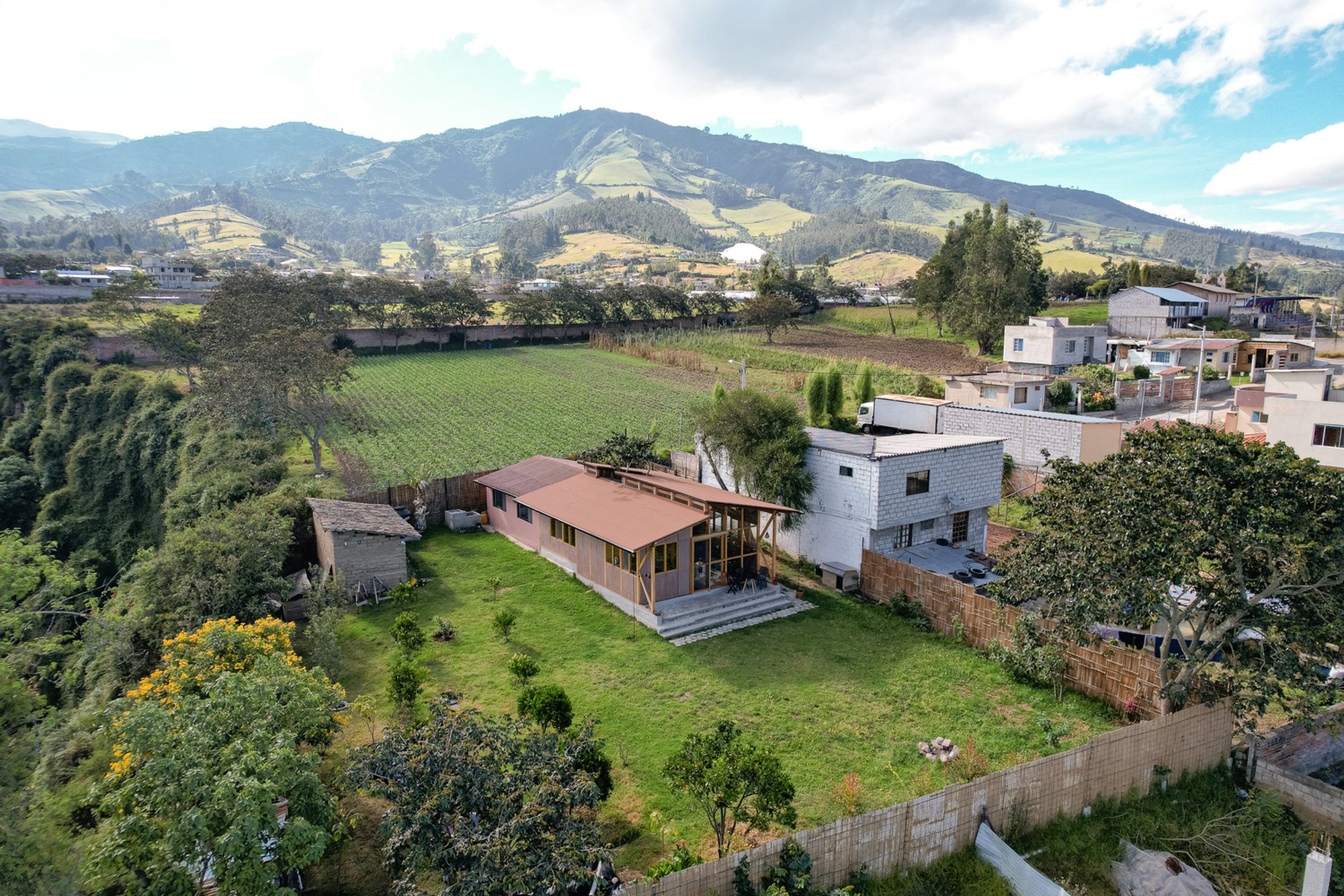 Guabo House: A Courtyard-Centered Social Housing Expansion in Yaruquí
