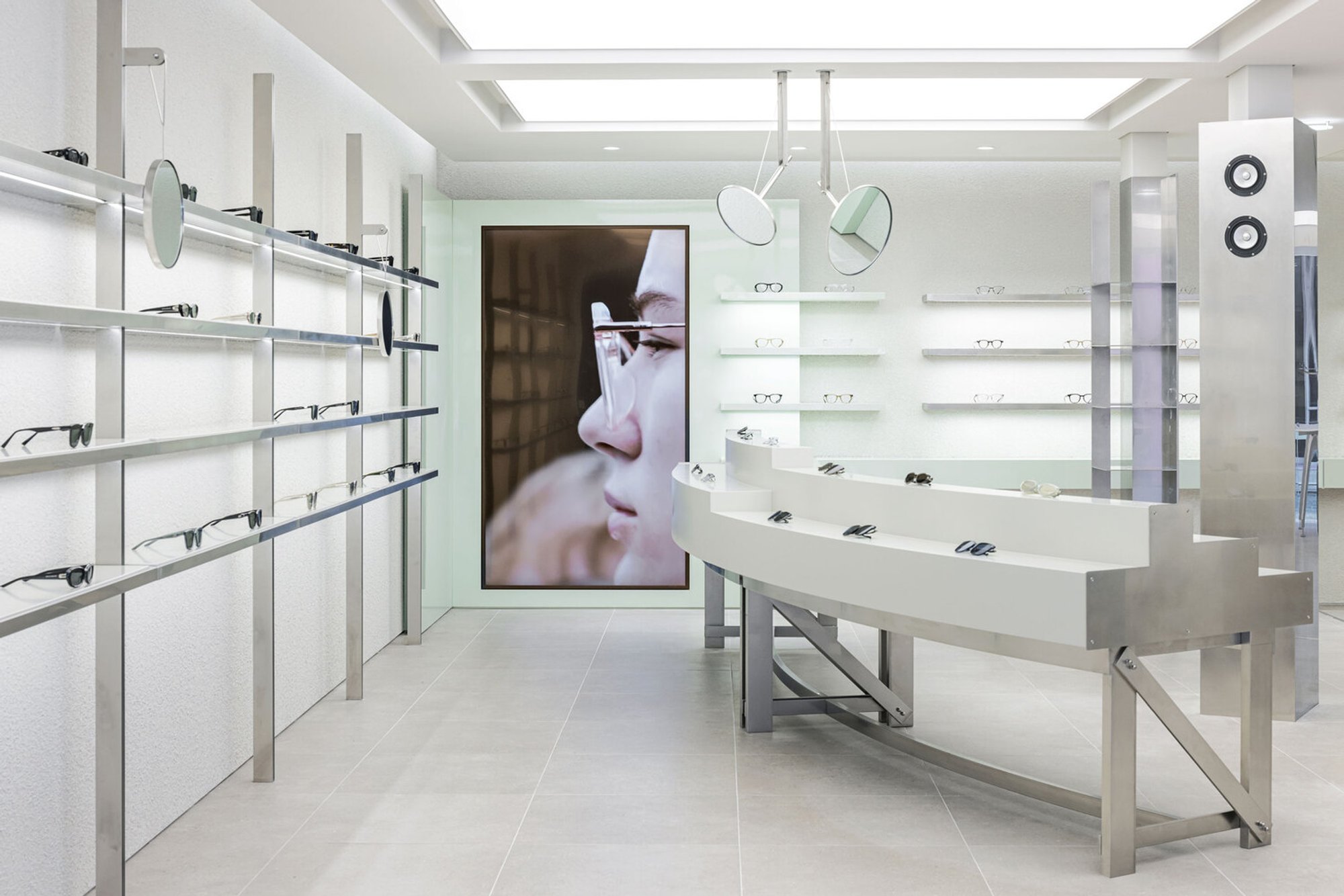 Zeus Eyewear Store by studio LETTAR