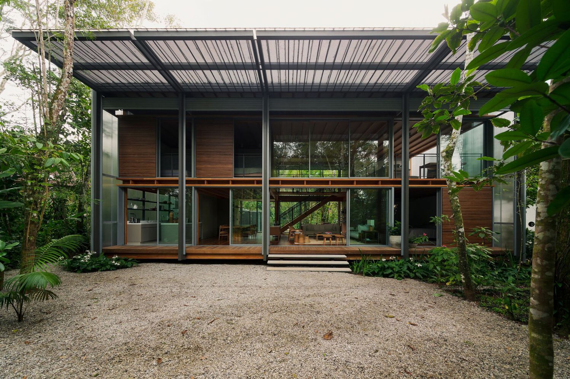 FR House by Andrade Morettin Arquitetos Associados: A Coastal Retreat Embedded in Brazil’s Native Landscape