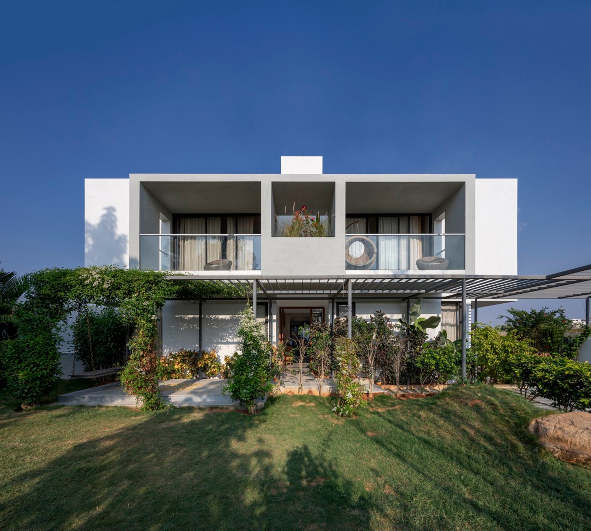 SAMAM House: A Peri-Urban Bengaluru Home That Redefines Living Through Landscape, Animals, and Spatial Flow