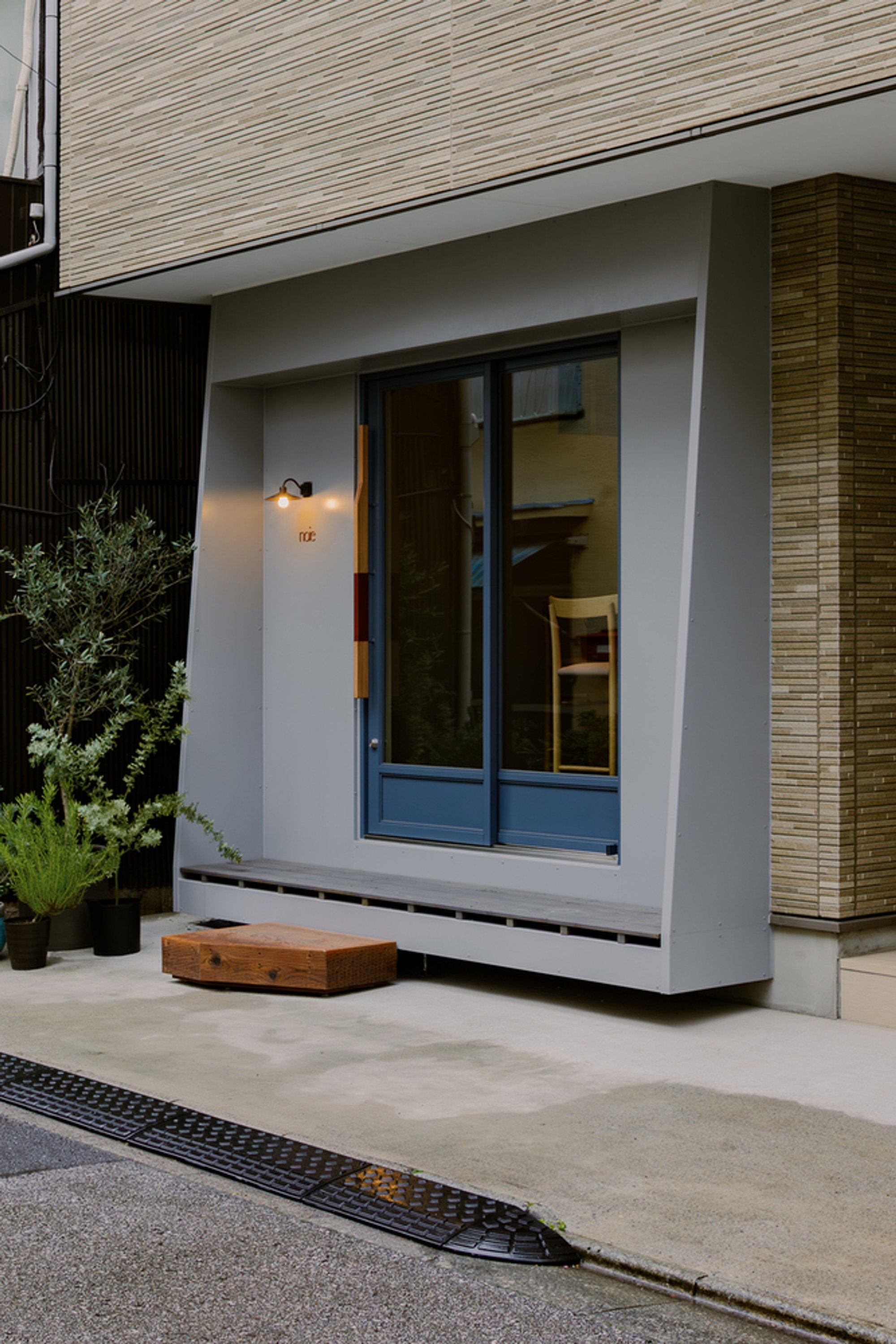 Wine Bar Noie by HAGISO: A Compact Interior Renovation Transforming a 23 m² Space in Tokyo