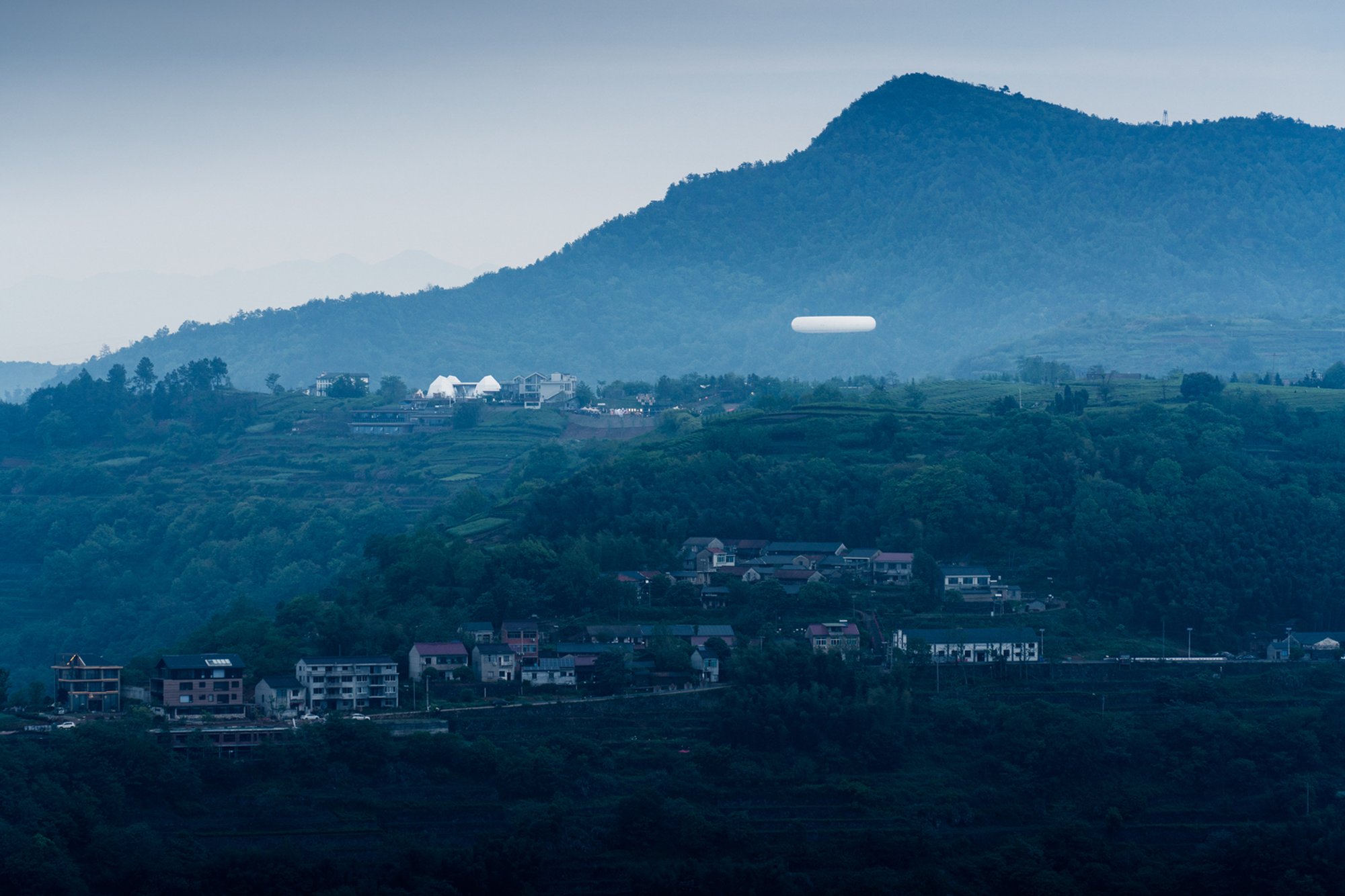 Woven Passage to Cloudy Peaks & Sky Ring by line+ studio