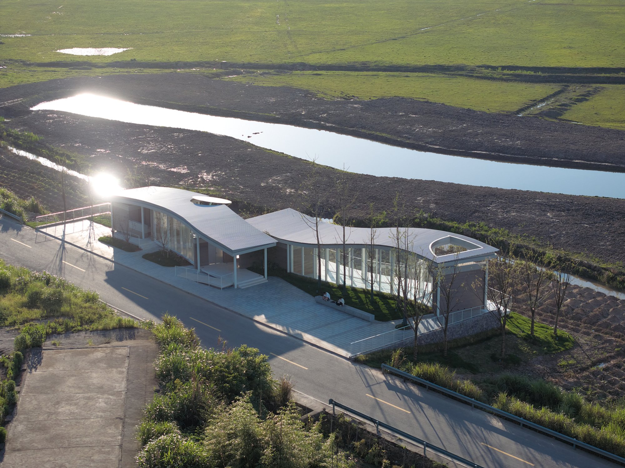 Dongdan Grassland “Sea Ruins” Station by Mur Mur Lab: Architecture Meets Coastal Landscape