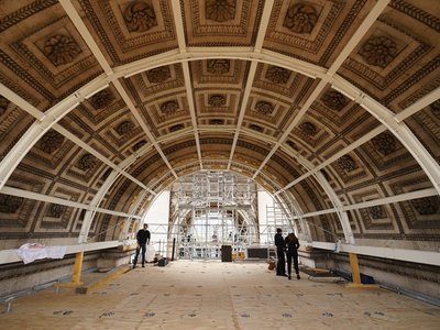 L’Arc de Triomphe Wrapped in Stunning Art Installation to Honor Late Artist Christo