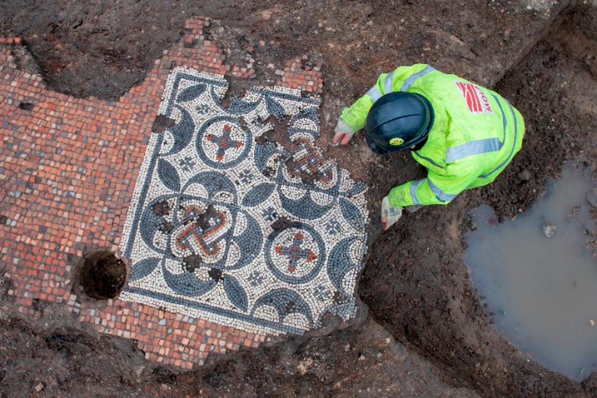 Ancient Beauty Unearthed: Impeccably Preserved Mosaic Discovered in London's Shard Vicinity