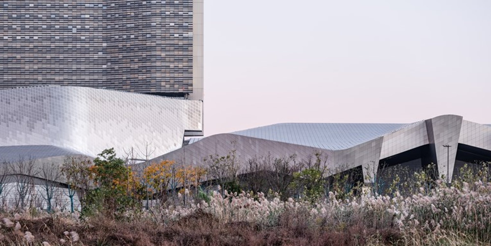Morphosis Unveils Stunning Yangtze River Conference Center in Nanjing, China