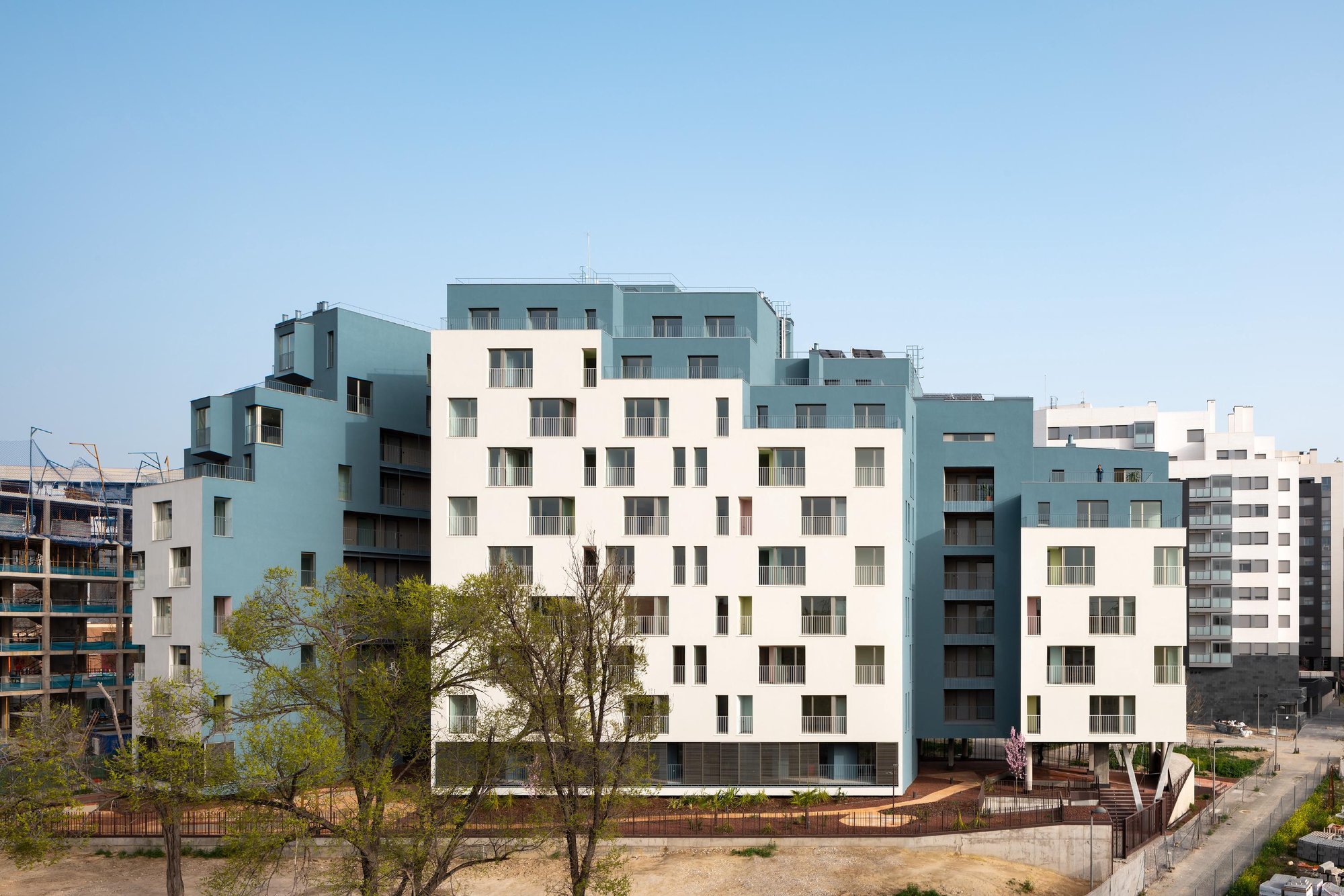 MARMOLBRAVO and MADHEL's groundbreaking partnership creates 100 stunning social housing units in Madrid's iconic LASCALA!