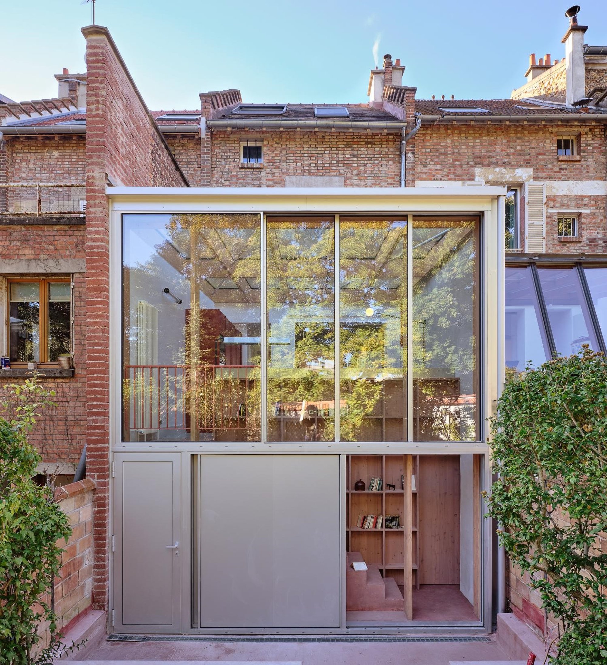 Seamless Integration: Iris Lacoudre and Rosalie Robert Transform a Home with Stunning Extension in Cachan
