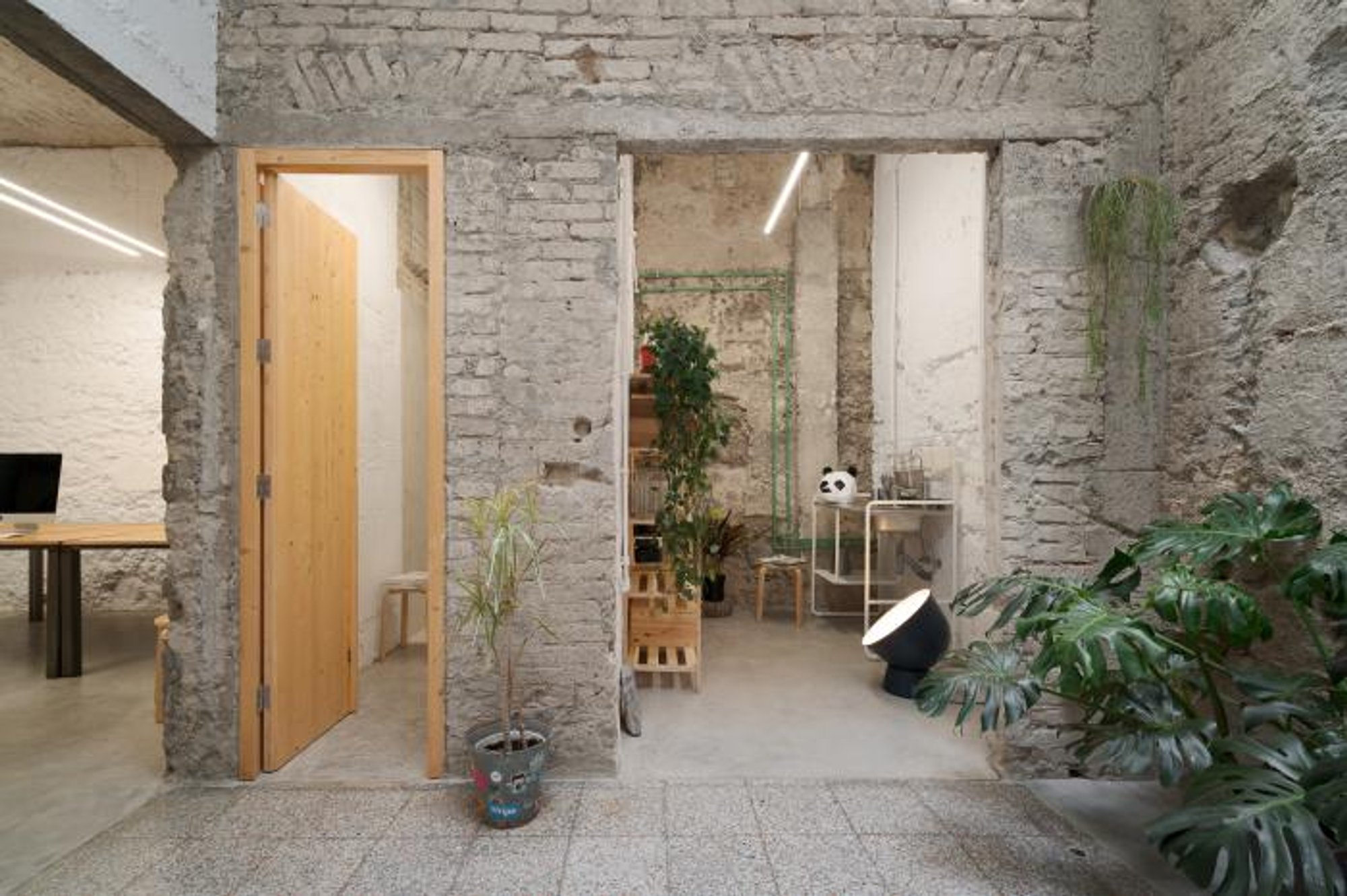 Experience the Bold Simplicity of XStudio's Naked House Design