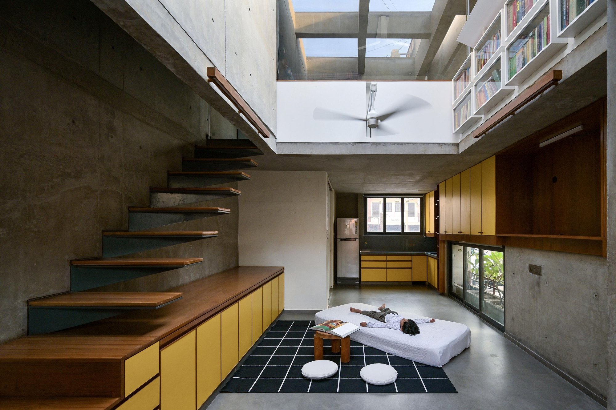 Transforming a Modest House into a Stunning Home in the Vibrant 'Pol' Neighborhood