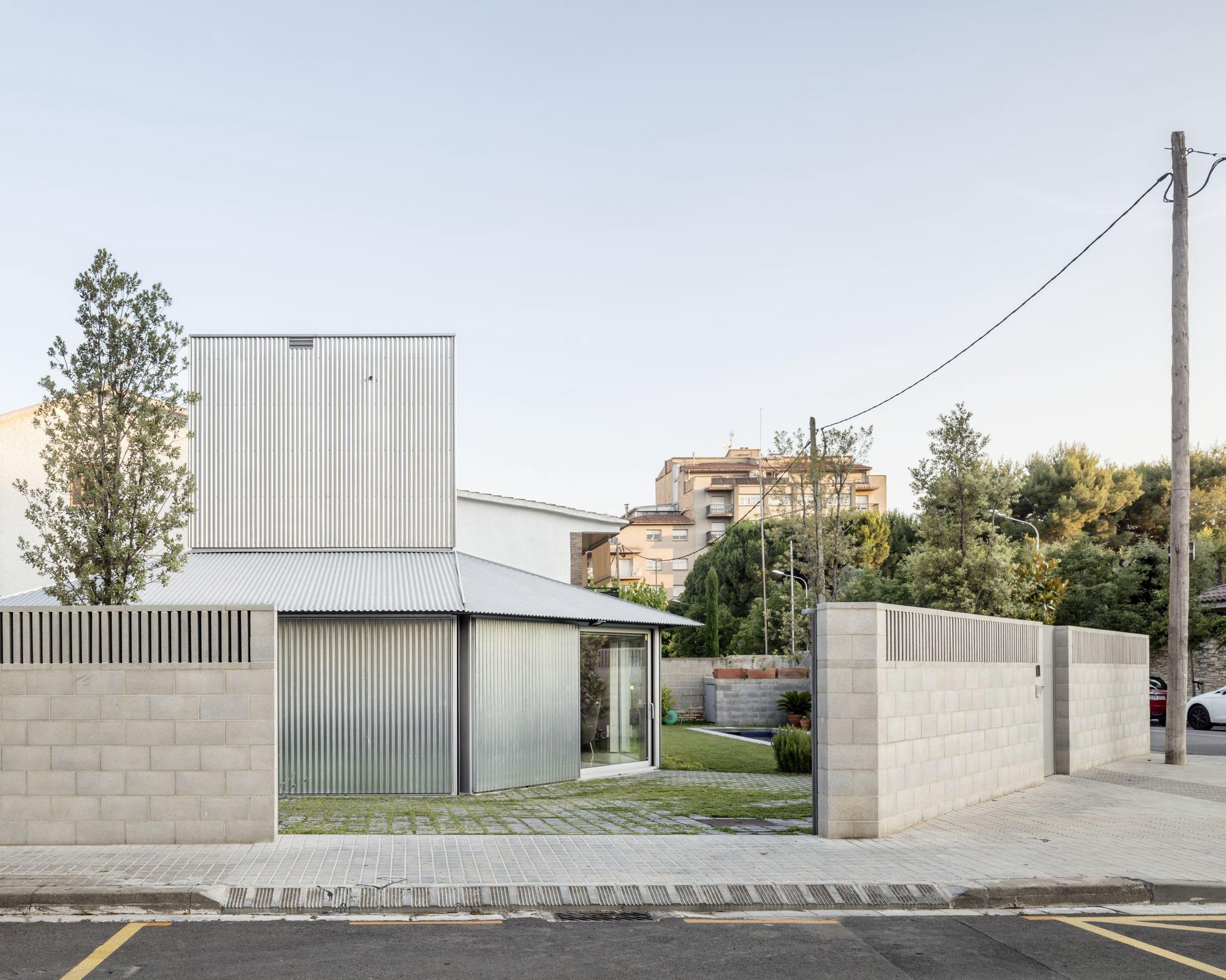 Immerse Yourself in Architectural Brilliance: H ARQUITECTES Unveils the Captivating HOUSE 905