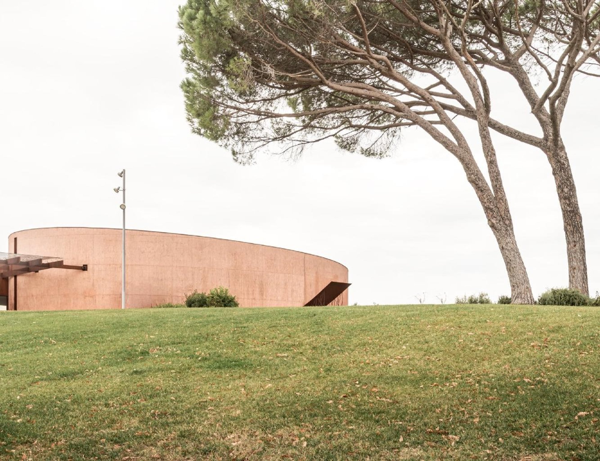 Designing for Innovation: Edorado Milesi and Archos Create a Futuristic Foundation Forum