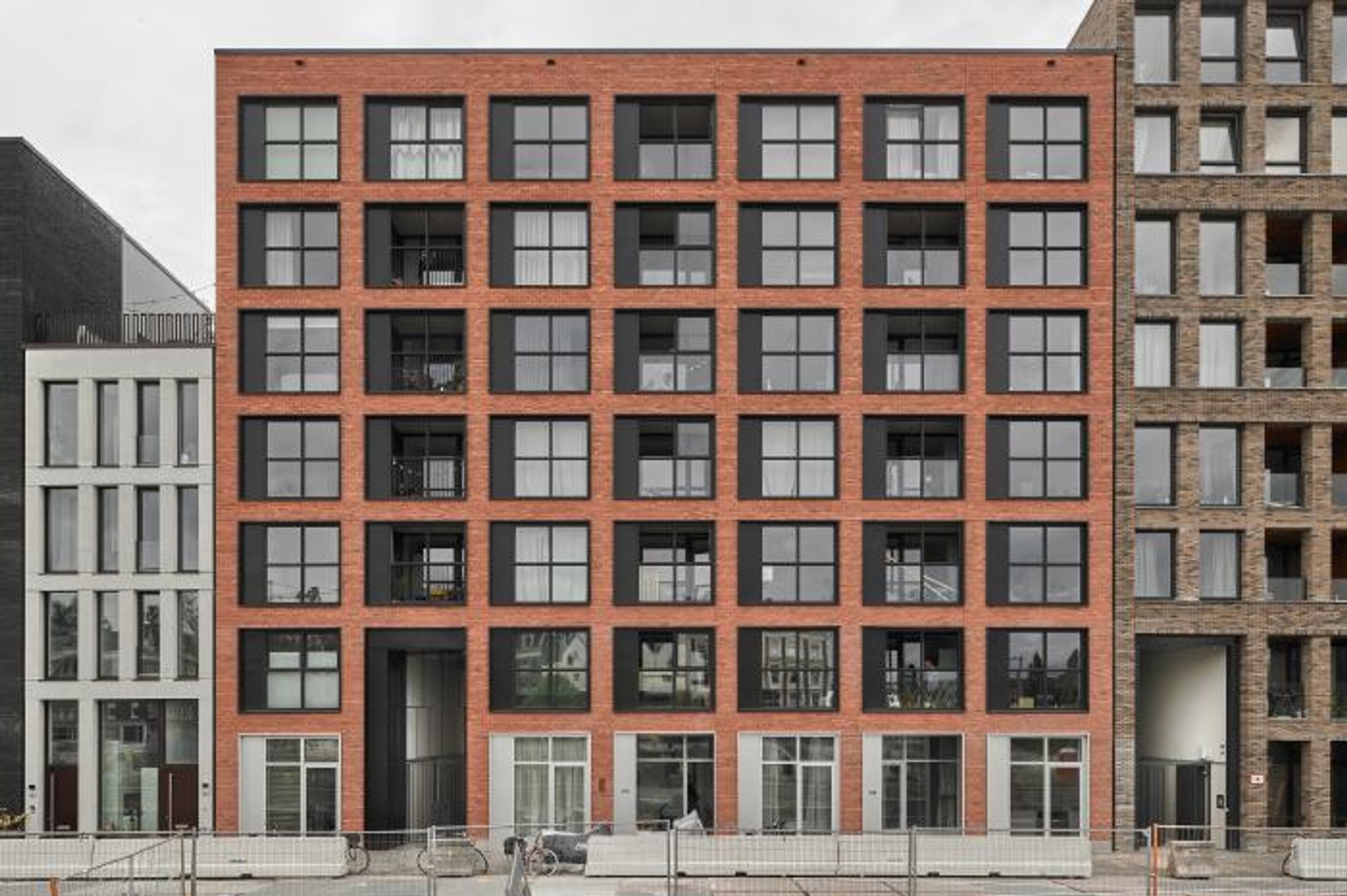 Embracing Uncommon Vision: Urban Oasis Emerges on Oostenburgereiland, Amsterdam's Architectural Jewel