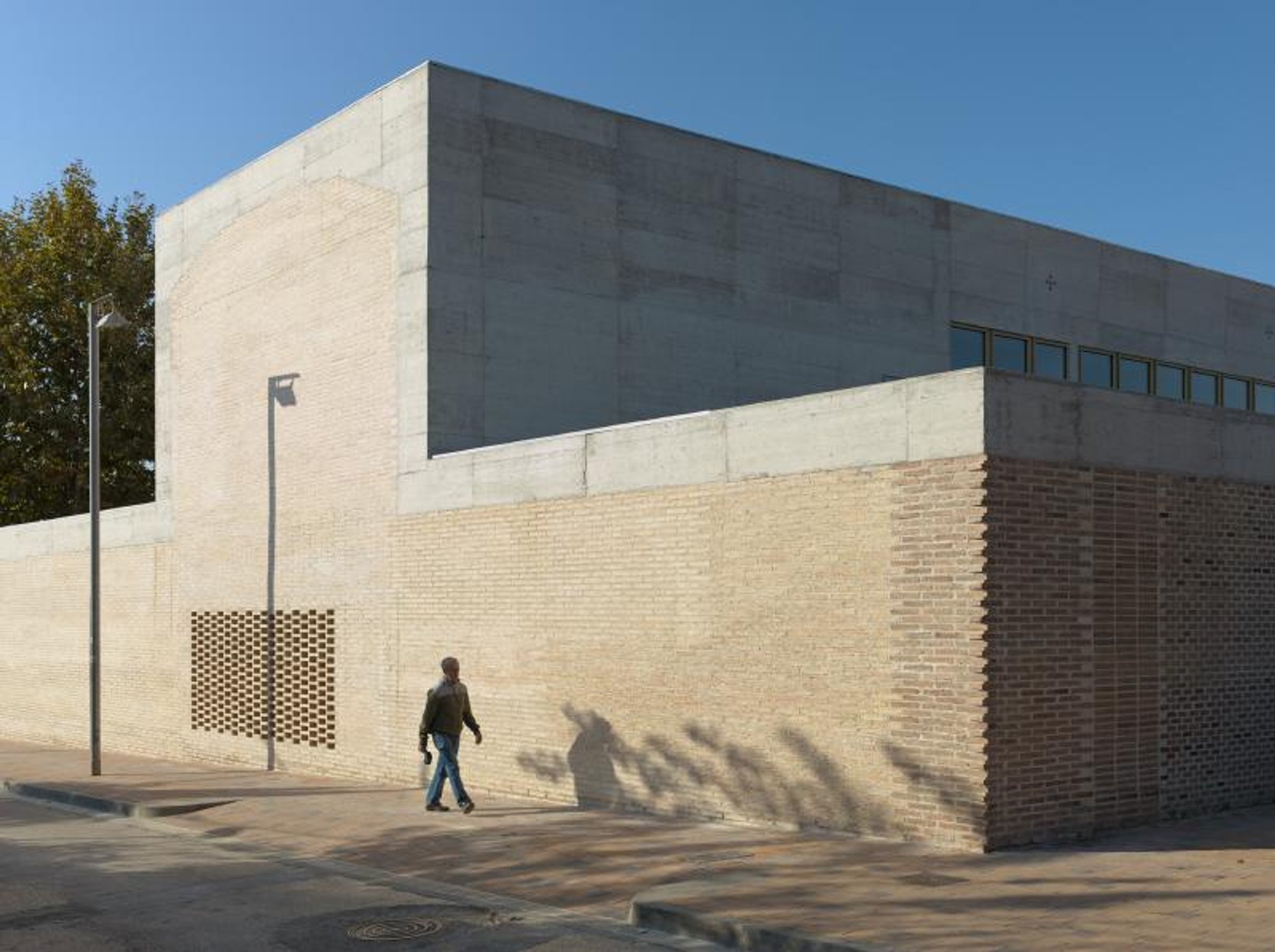 Designing for Healing: BAAS ARQUITECTURA and AIS ARQUITECTES Collaborate on CAP COTET Health Centre