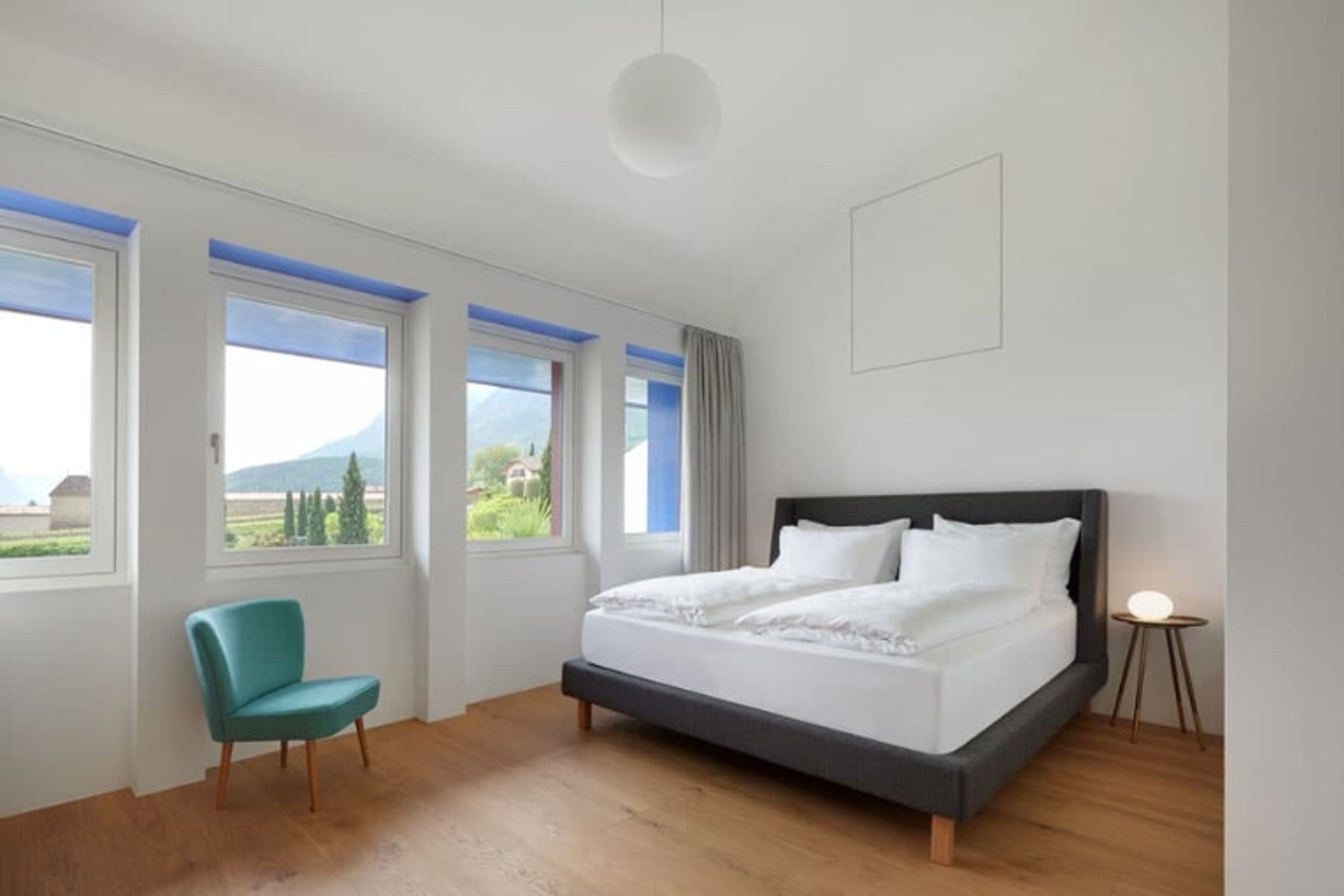 Step inside the breathtaking Villa Baronessa and discover a world of mesmerizing architecture, vivid colours and an enchanting atmosphere!