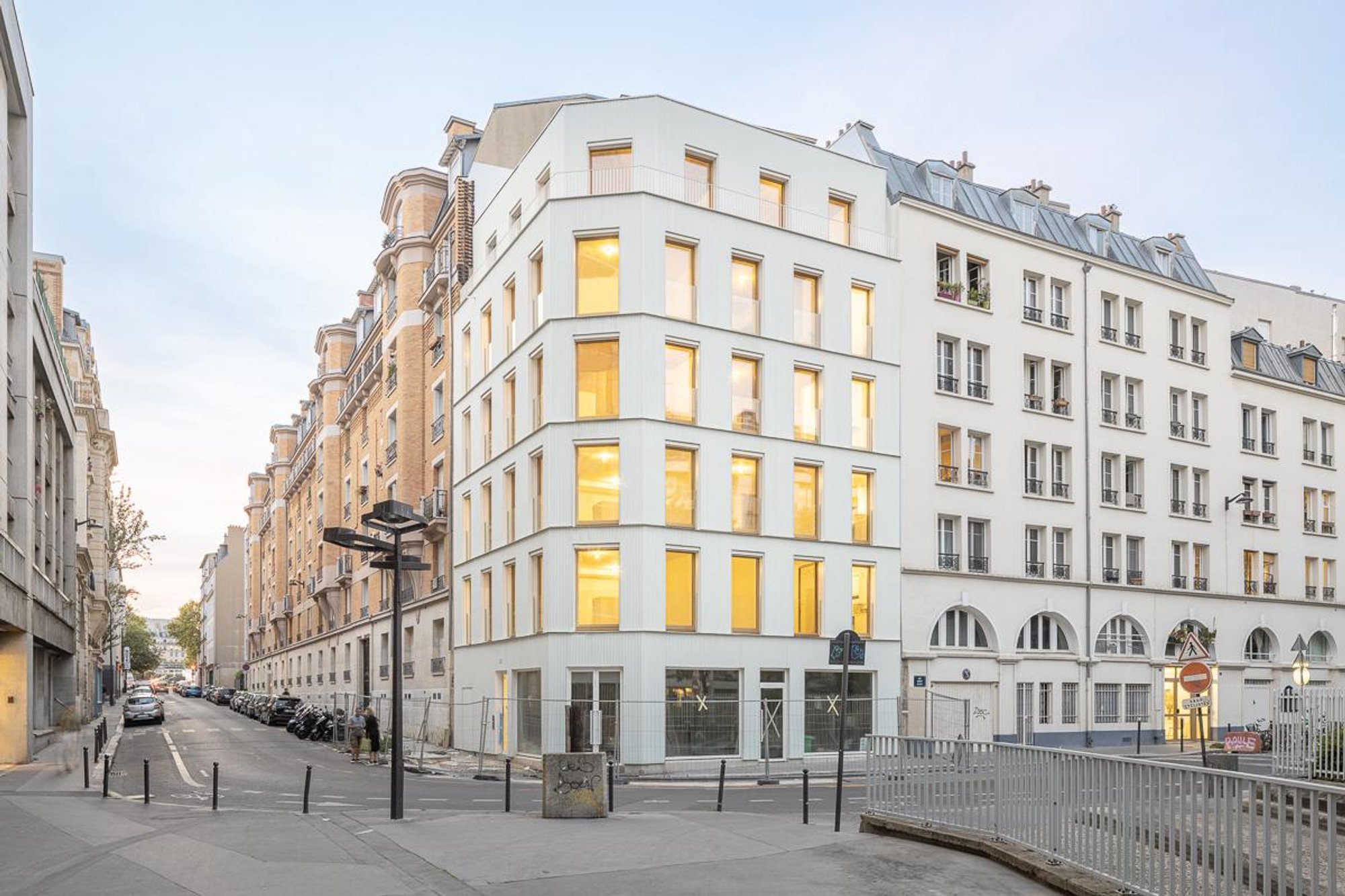 Revolutionary Mobile Office Unveils Stunning Social Housing Units and Business Premises in the Heart of Paris!