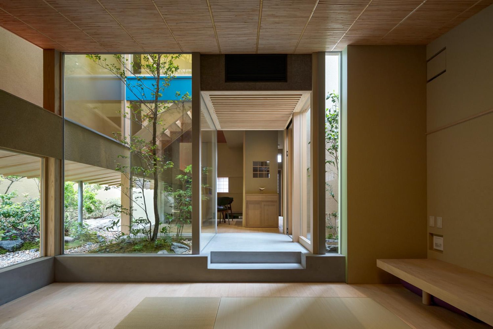 Unveiling Minami-Senri's Architectural Gem: Fujiwaramuro Architects' Dazzling Residence
