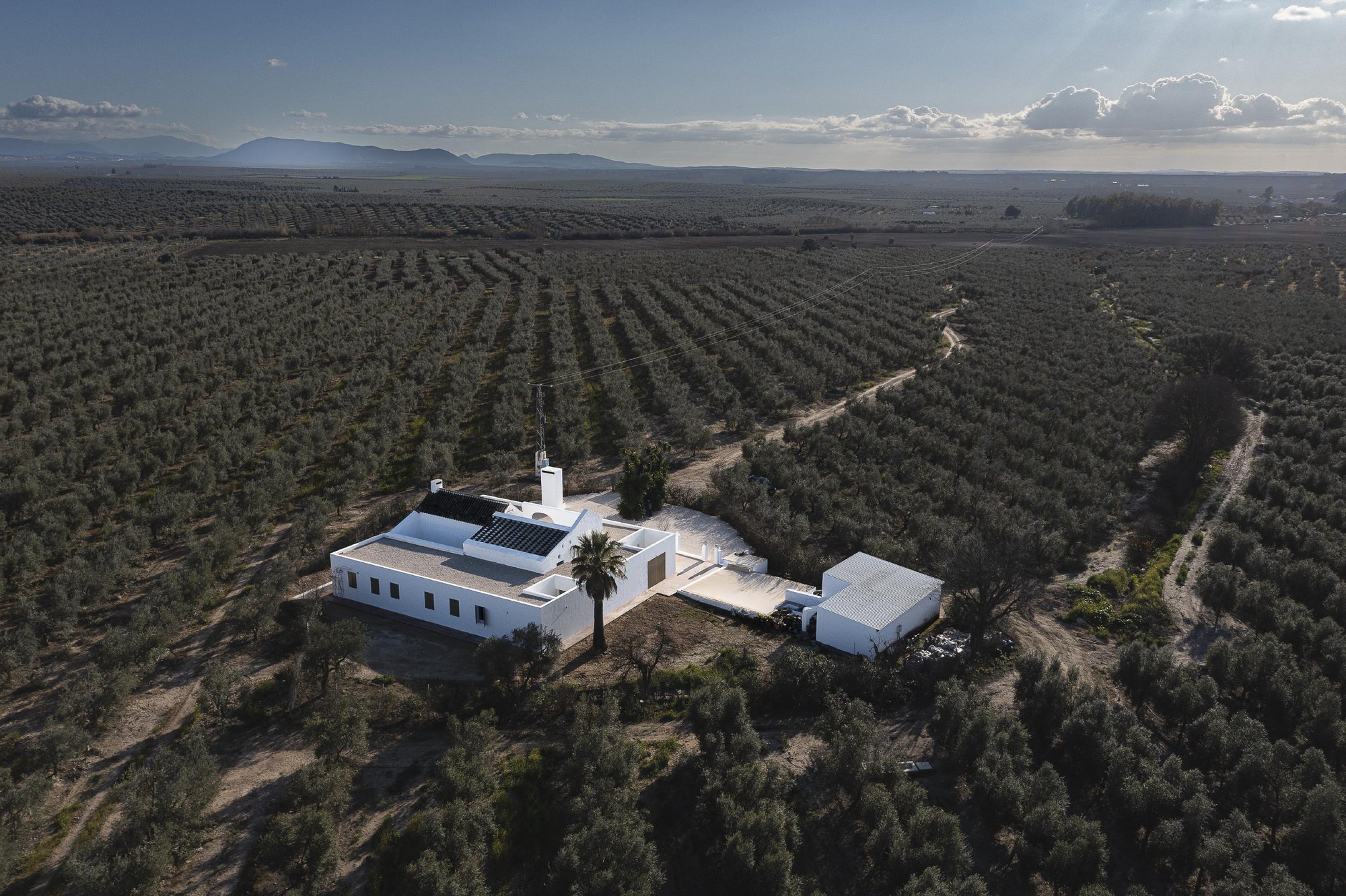 Daroca Arquitectos Transforms El Cercado into a Breathtaking Rural Haven