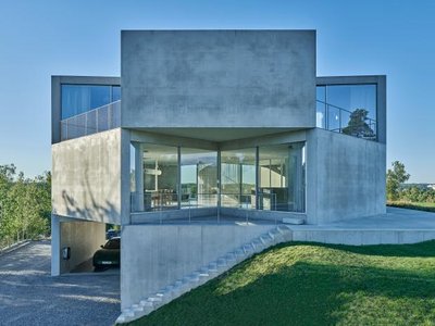 Tham & Videgård Unveils a Striking House on a Hill, Blending Nature and Architecture