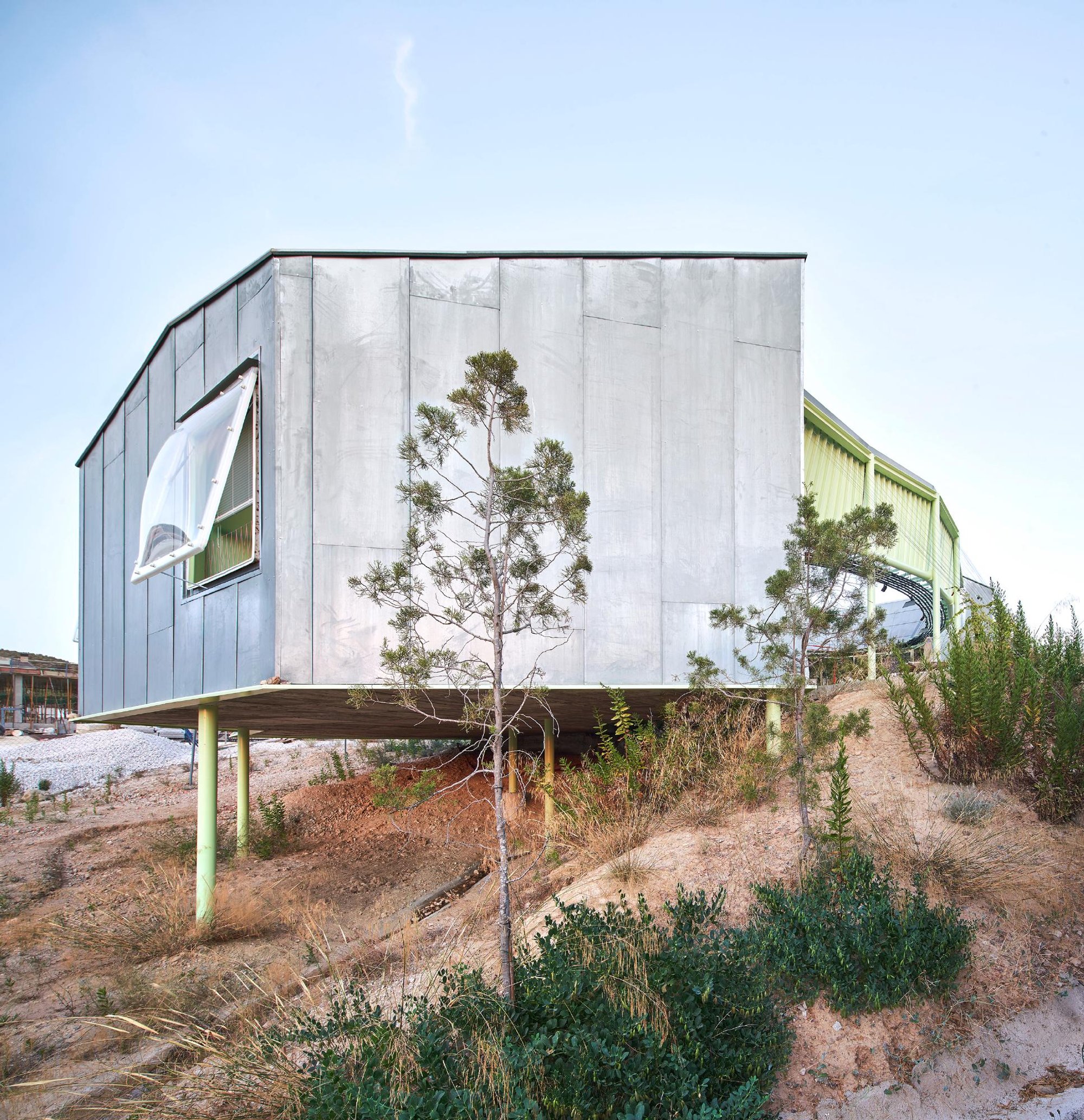 Revolutionary Rambla Climate-House: Architects Jaque and Del Castillo Redefine Politics and Innovation
