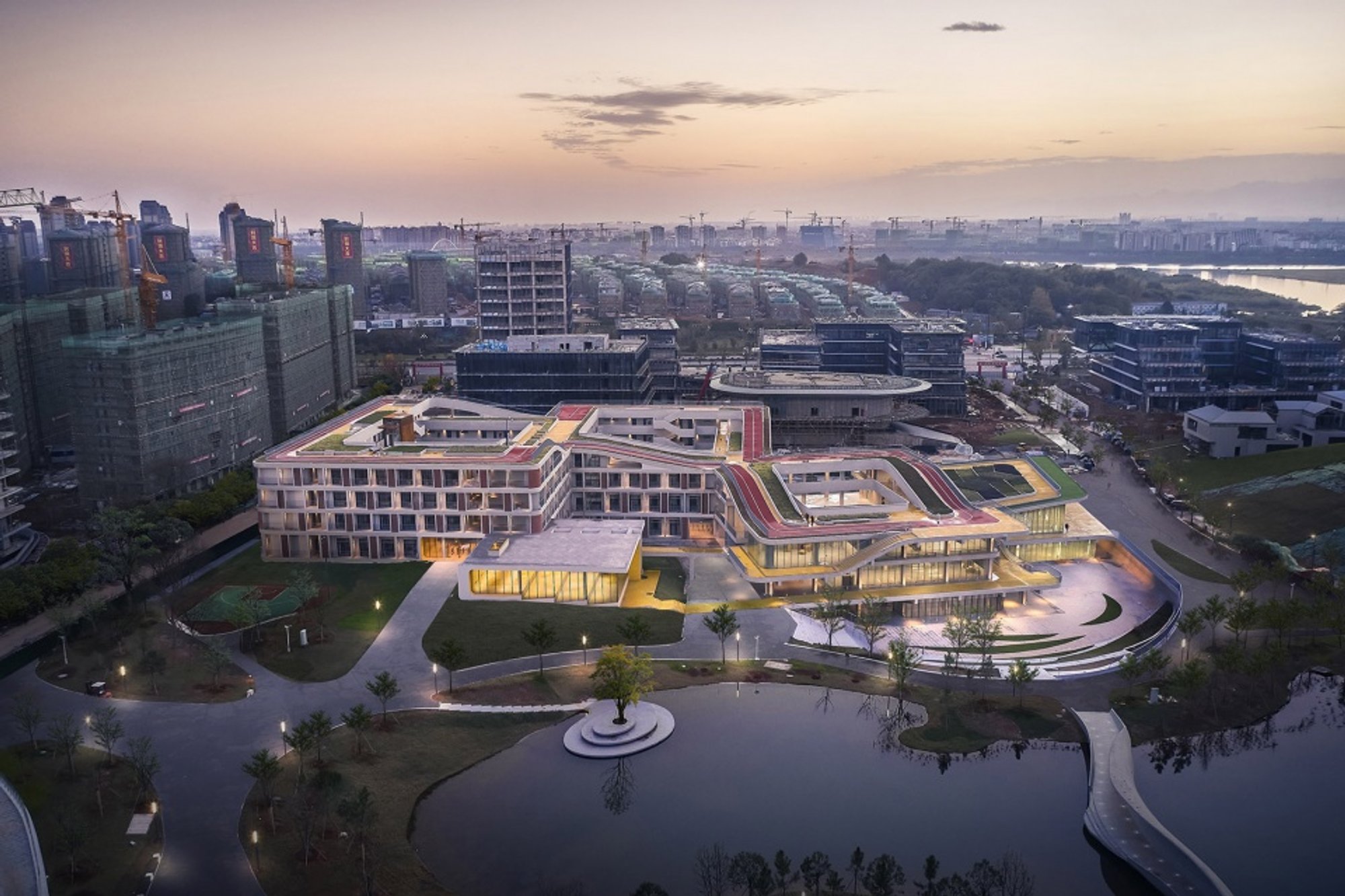 Quzhou Student Community Center: A Pioneering Living Zone on Campus