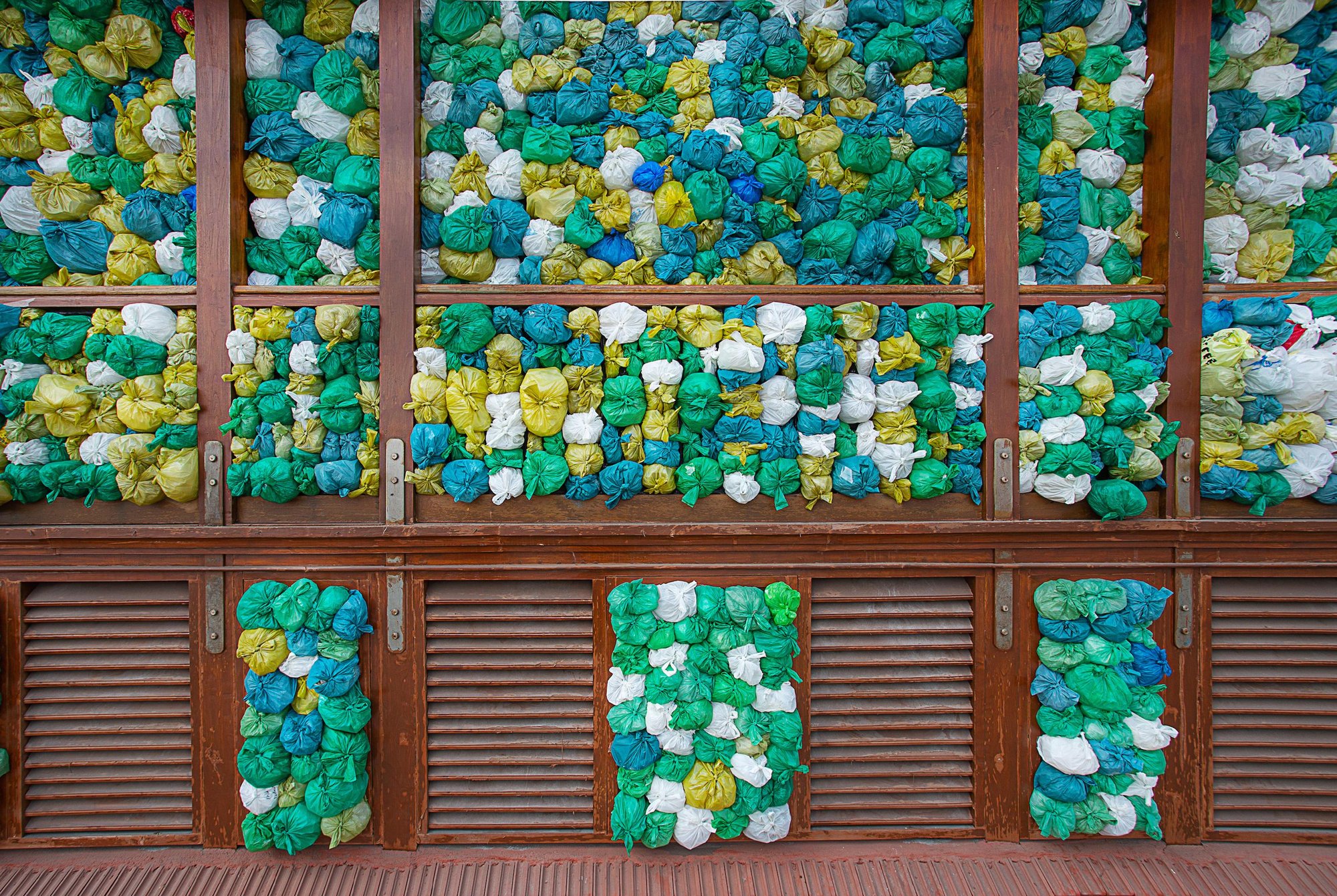 Luzinterruptus Illuminates Our Plastic Predicament: Shedding Light on Our Synthetic Existence