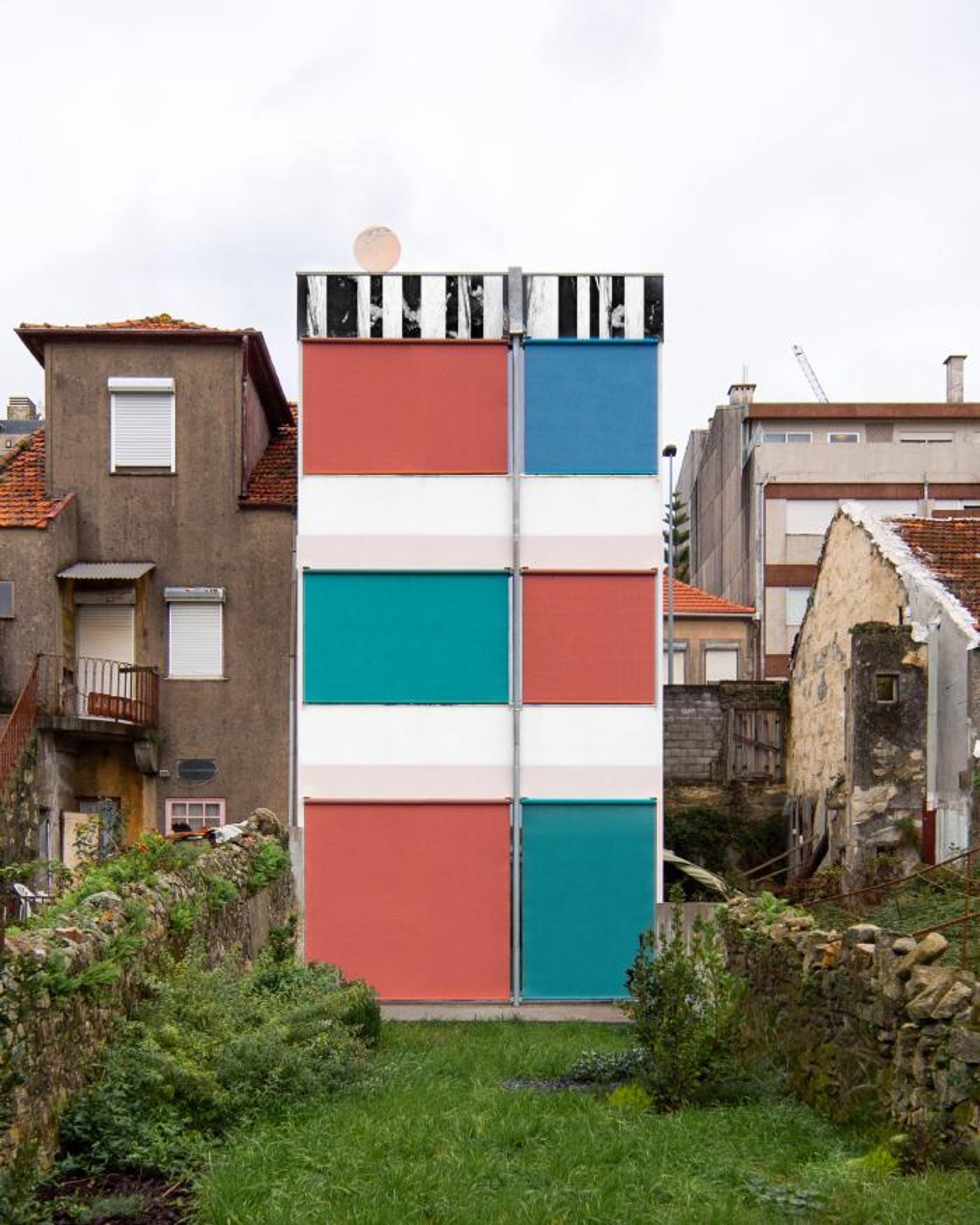 Architectural Marvel: FALA Atelier's Gravity-Defying Suspended House Pushes Boundaries of Design