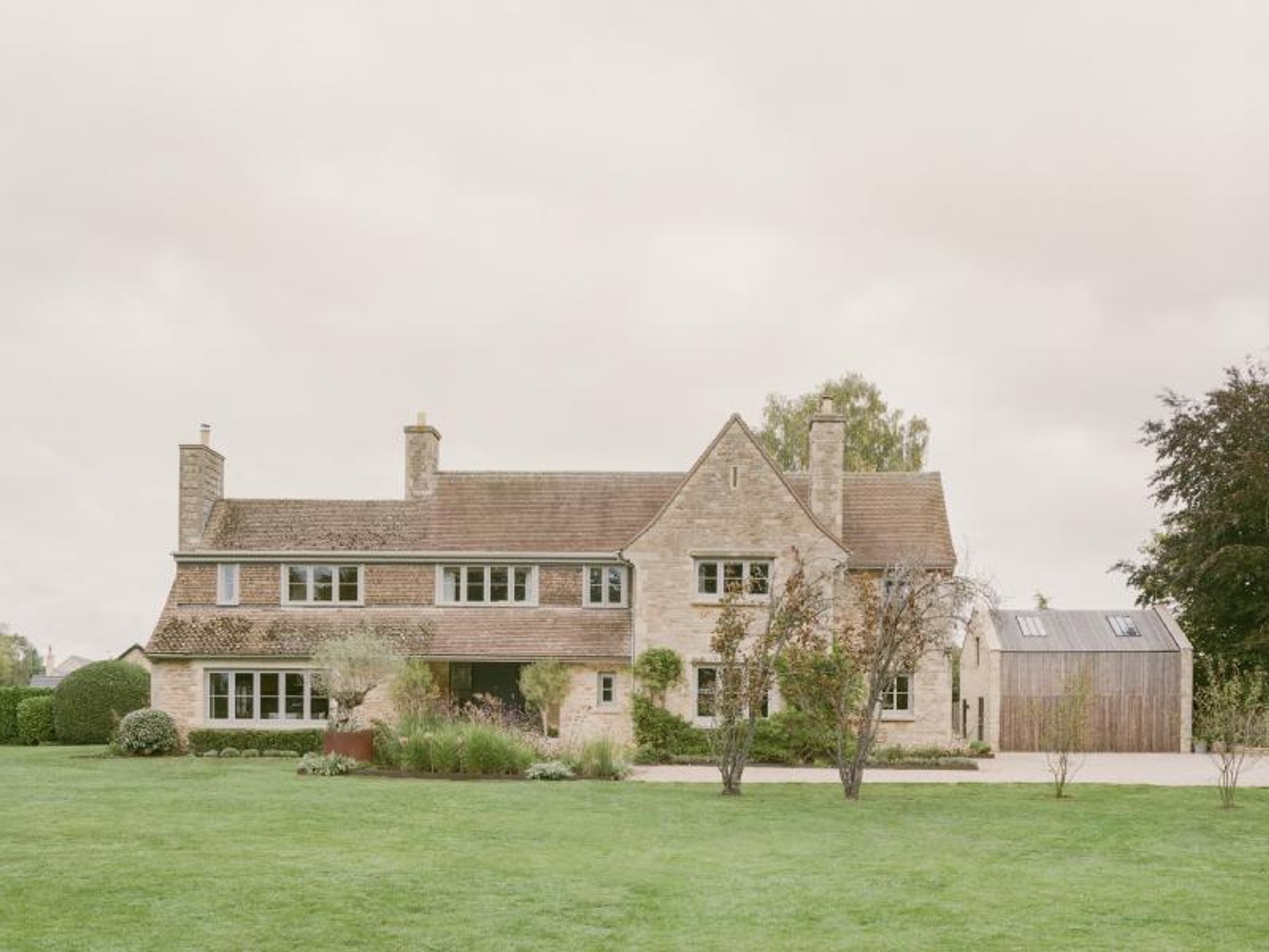 Creative Chaos Unleashed at Follyfield's Art Haven!