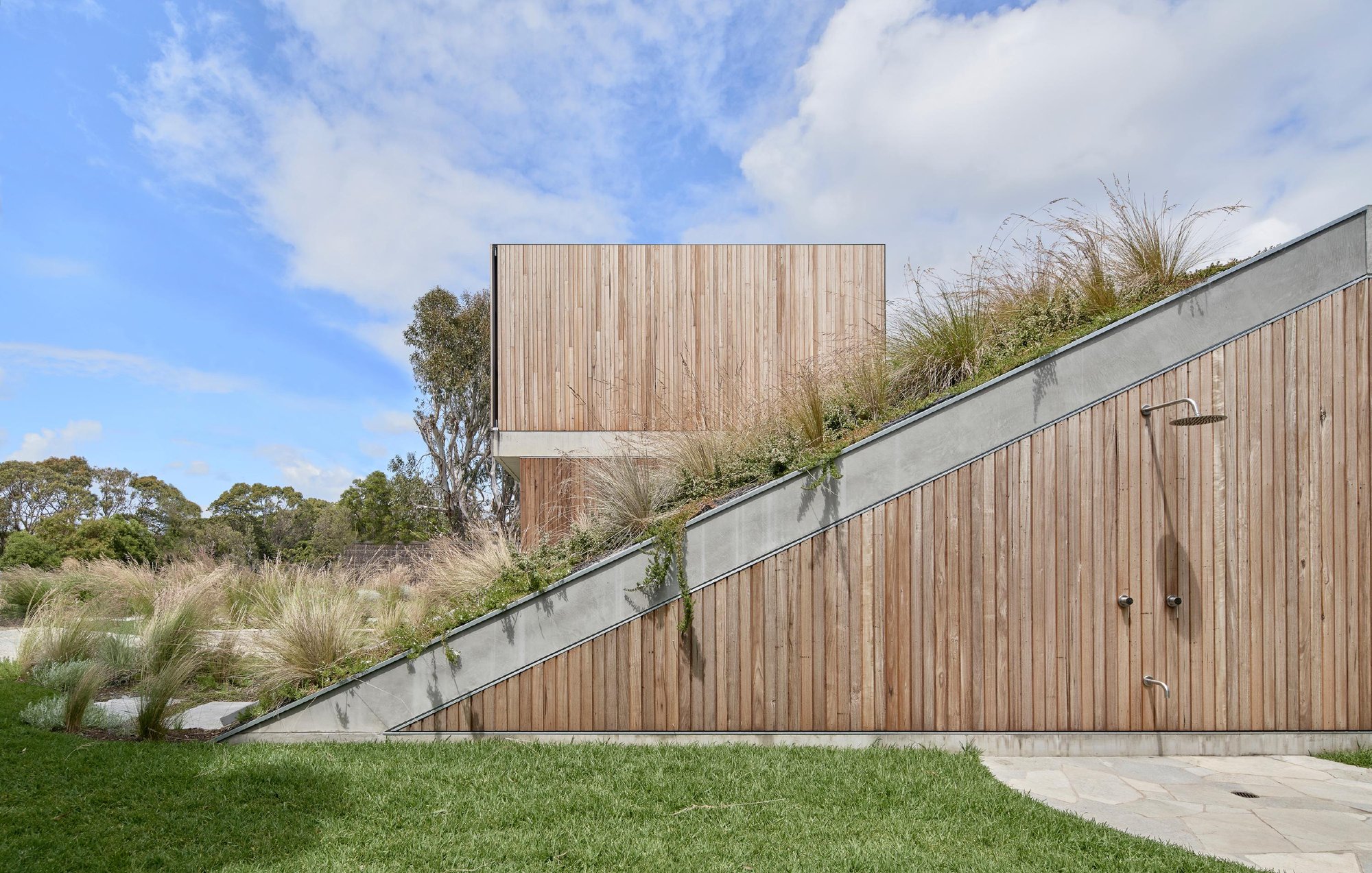 Step inside Casa Bobbanarring: The breathtaking architectural masterpiece by Branch Studio Architects!
