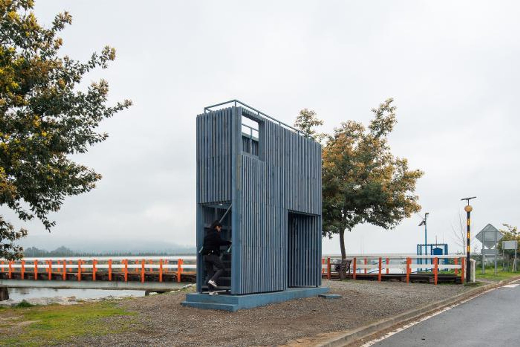 Architectural Wonder: Experience the Breathtaking Confluencia Viewpoint by Azócar Catrón!