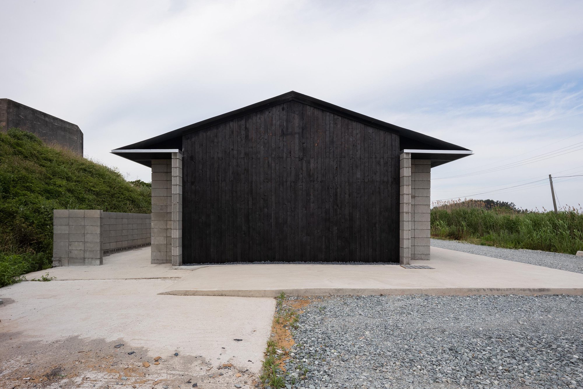 Unveiling the Captivating Design of TCA's Sumui House: A Concrete Abstract Masterpiece