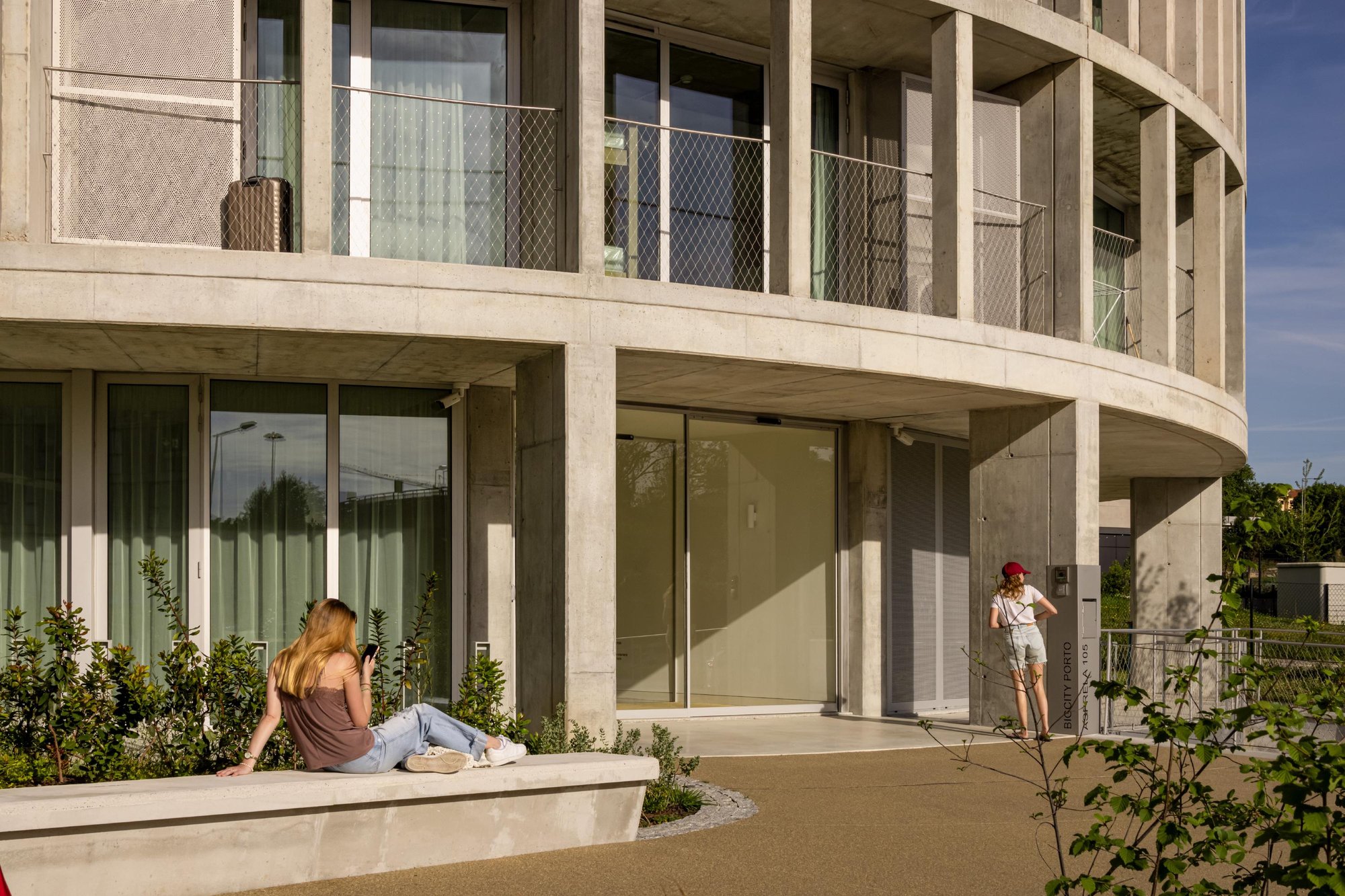 Experience Ultimate Student Living at Hoso Tower: Unveiling Porto's Premier Accommodation Oasis in the Heart of the City's Biggest University Campus!