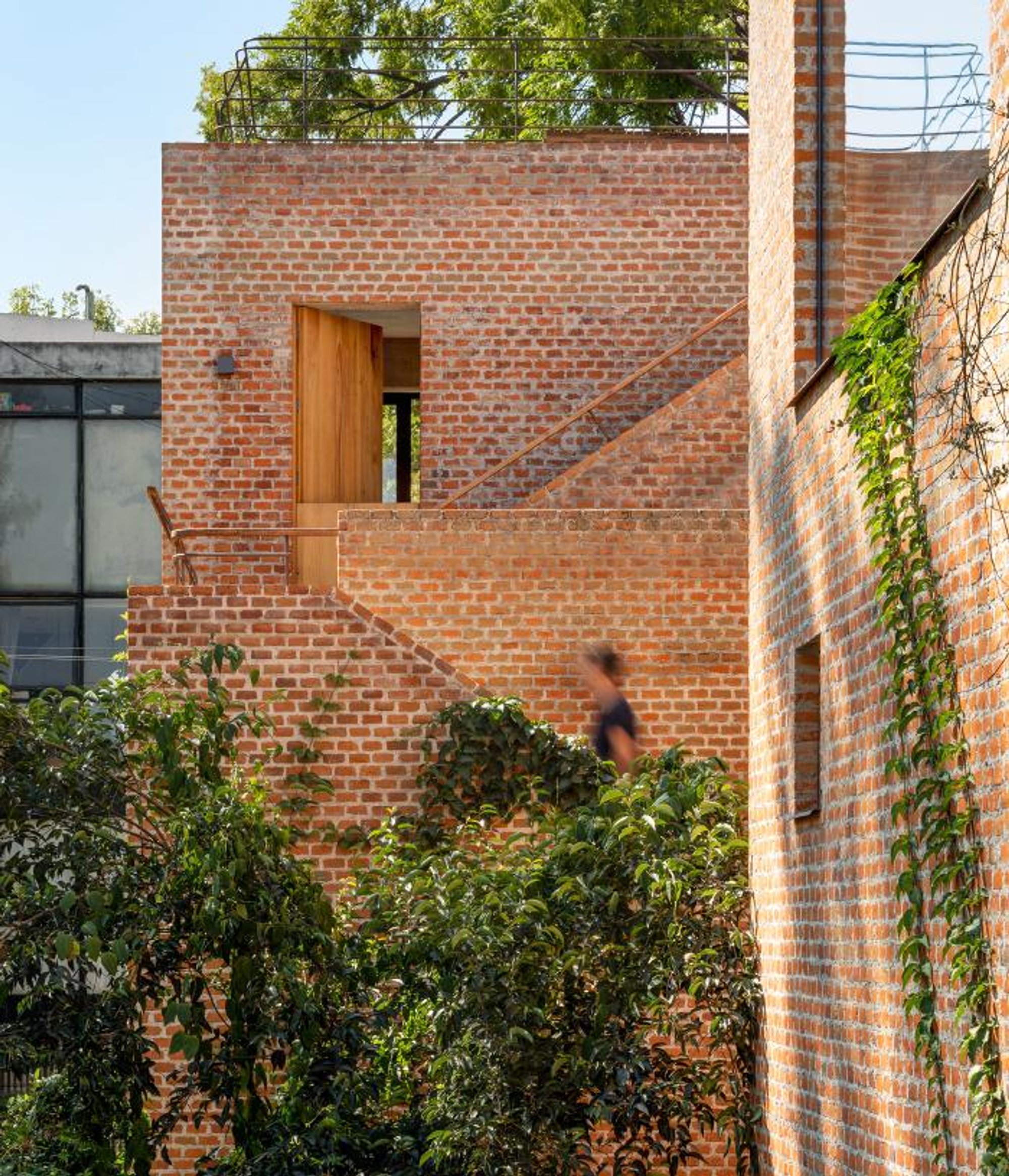 Architectural Brilliance Unveiled: Discover the E8 Residence by Meir Lobaton Corona and Rafael Ortiz Cervantes