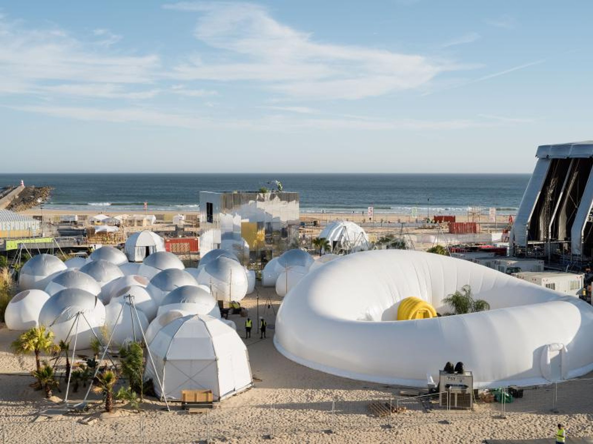 LANGARITA NAVARRO OLIMPO NÔMADE: Where Architectural Marvel Meets Nomadic Elegance!