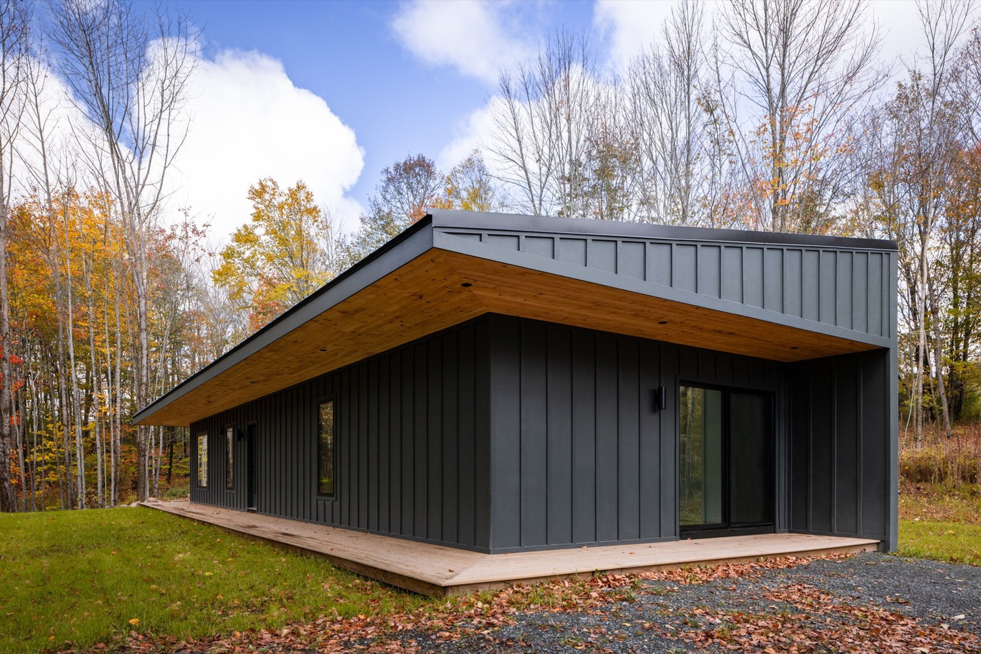 Elevate Your Lifestyle with the Sustainable Retreat: Livingston Manor House in Catskill, USA