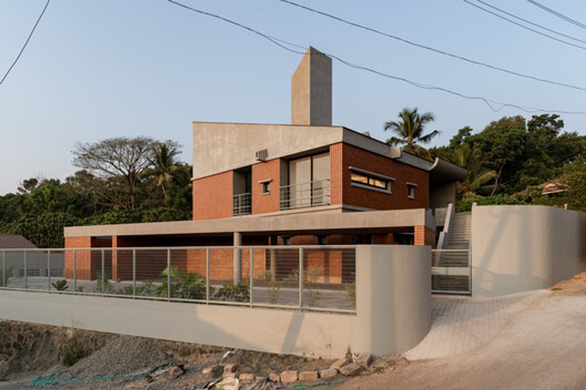 Modernist Tropical Residence & Atelier in Thiruvankulam, India - Cochin Creative Collective's Architectural Marvel