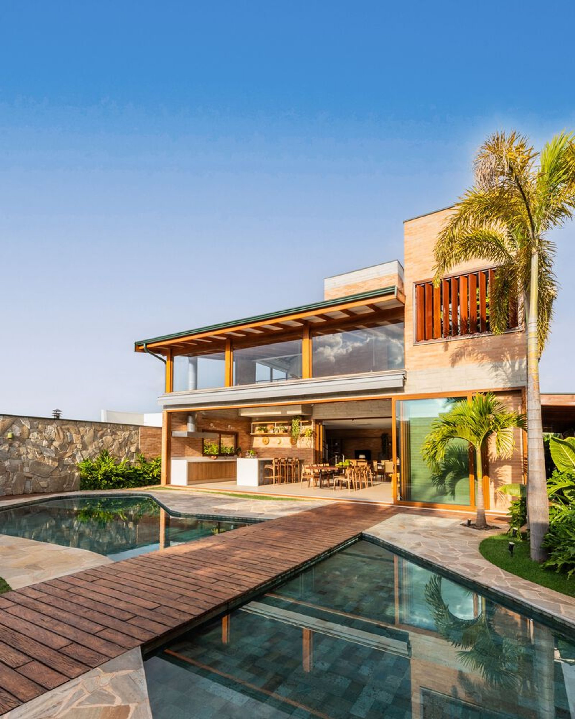 Contemporary Beach-Style Homes in Brazil: A Closer Look at Lima House by Pietro Terlizzi Arquitetura