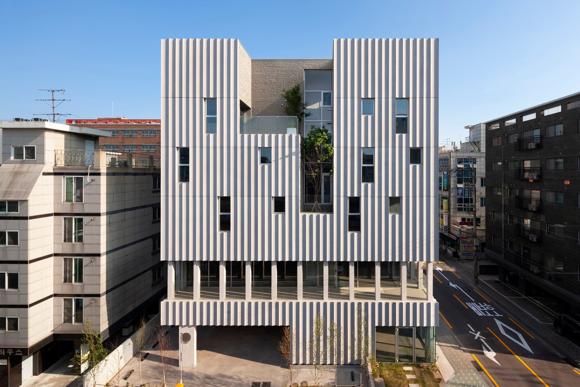 Elevating Urban Harmony: The Design Genius of SOSU ARCHITECTS' WAVE (dot wave) Mixed-Use Building