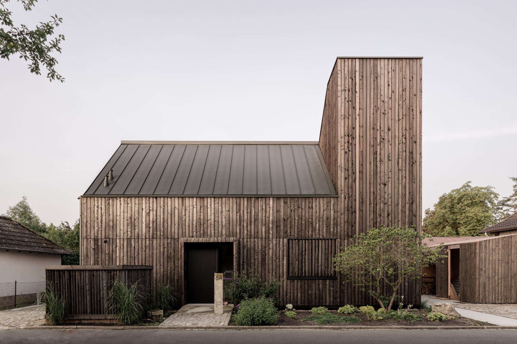 Seamless Integration and Minimalist Design: House M by Busch & Takasaki Architekten in Isenbüttel