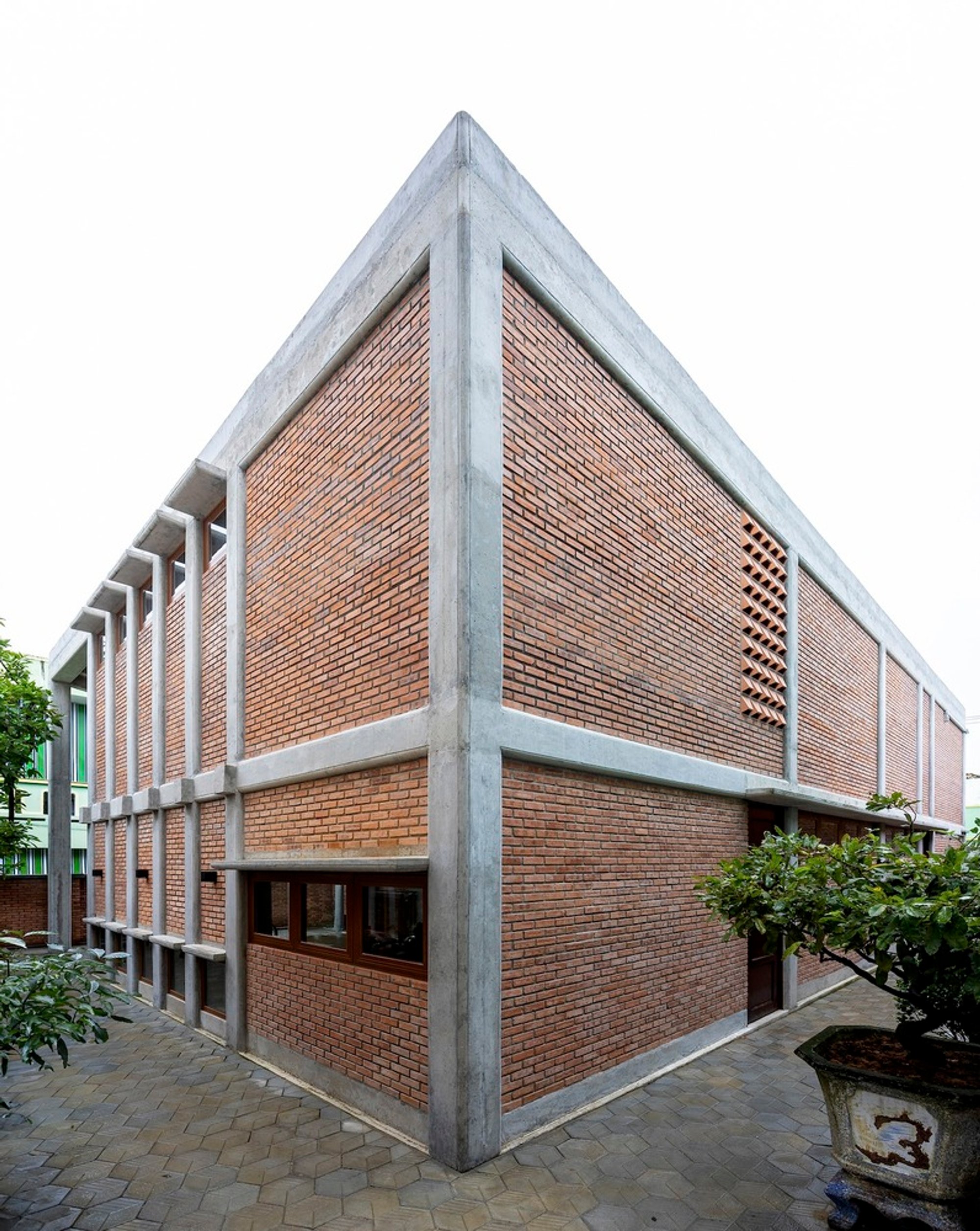 Modern Tropical Countryside Living: Nhà Quê by Trinhvieta-Architects