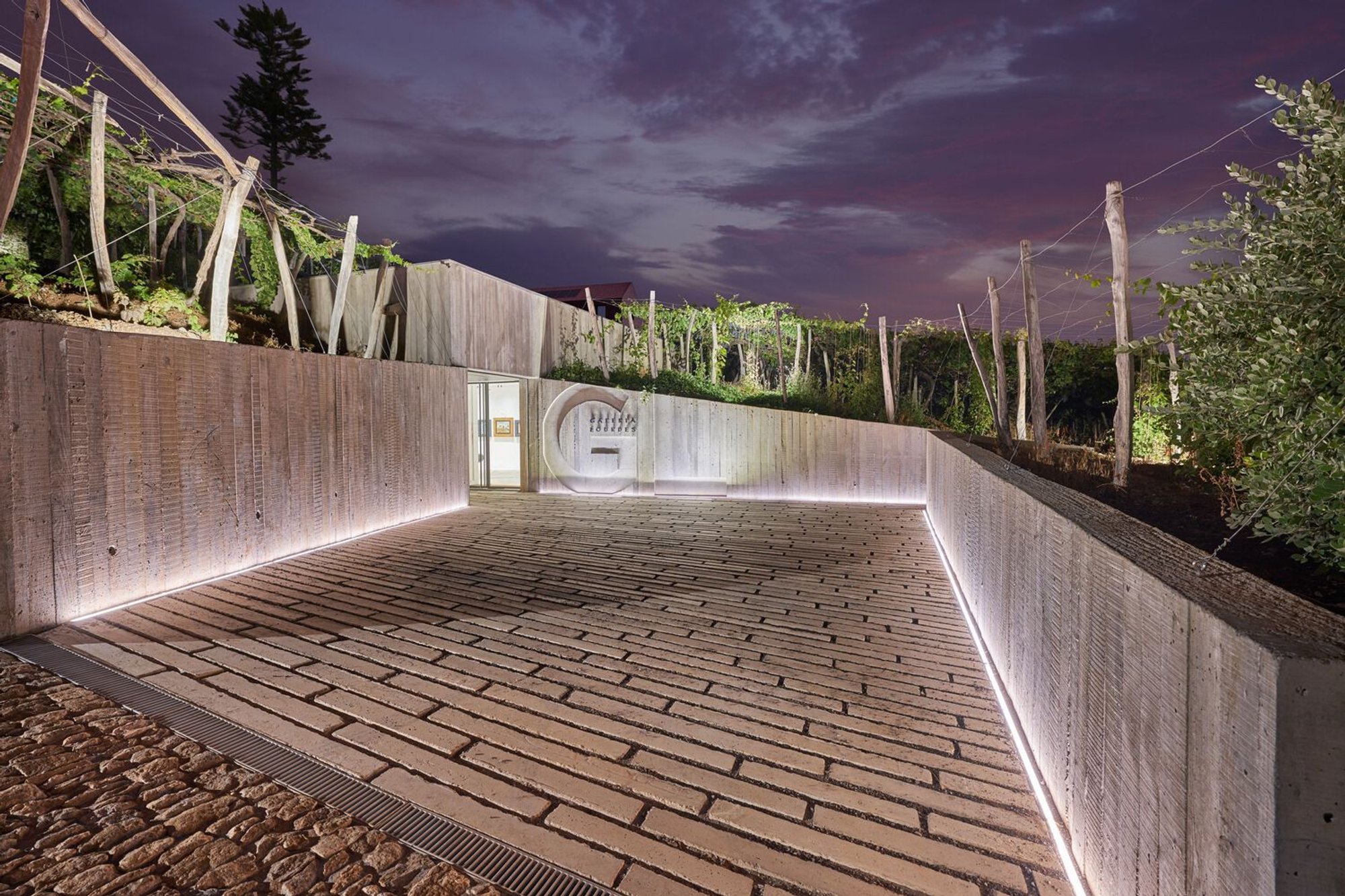 Contemporary Art Galleries in Madeira: Lourdes Gallery by João Costa Nóbrega