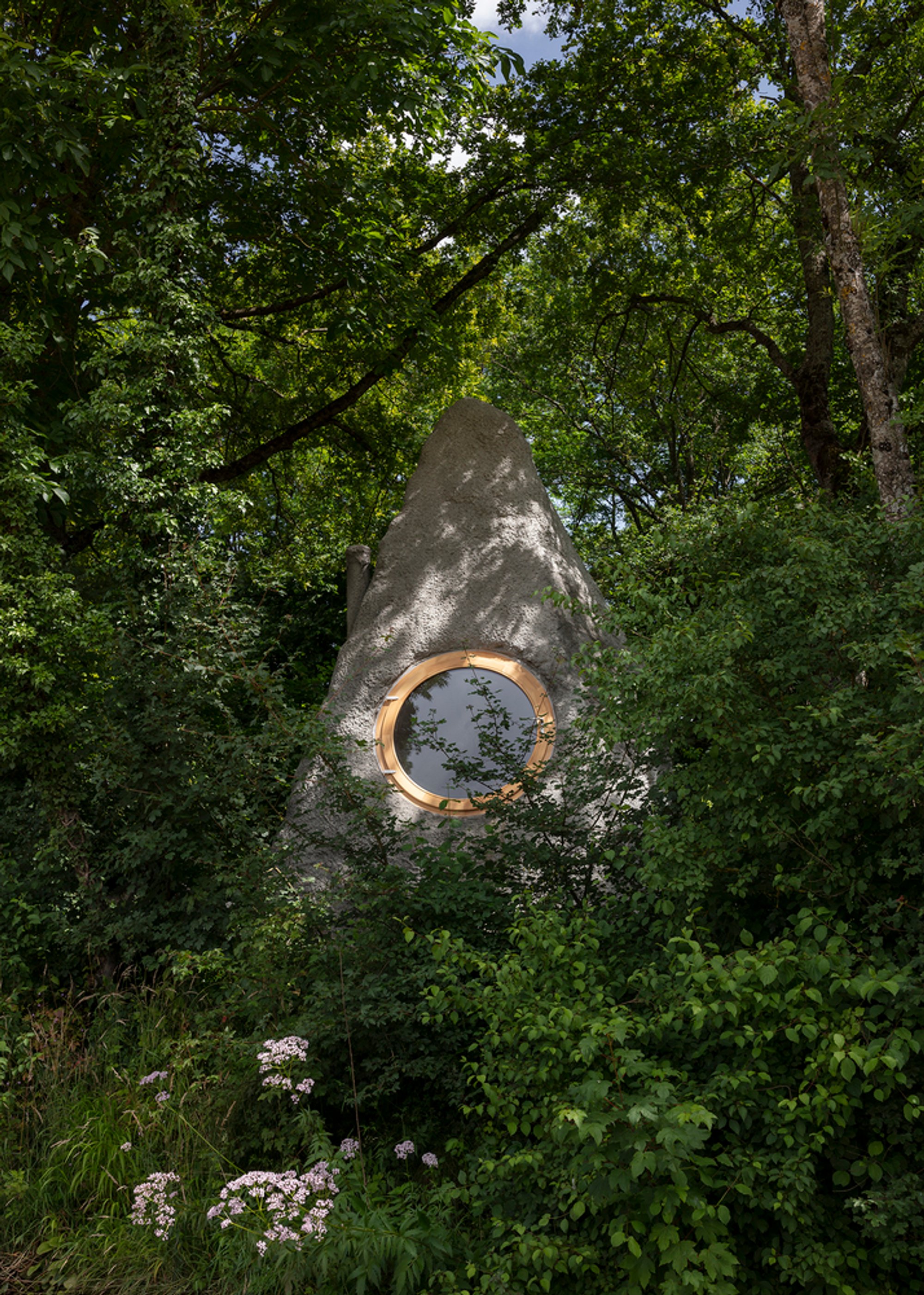 Artistic Architectural Shelters in Nature: The Story of Thérése