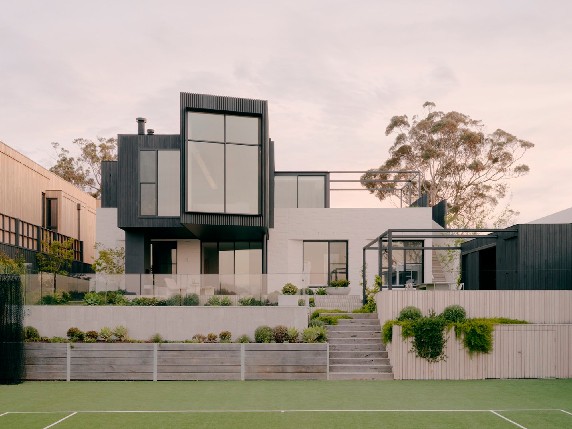 Discovering Courtside House by Tom Robertson Architects